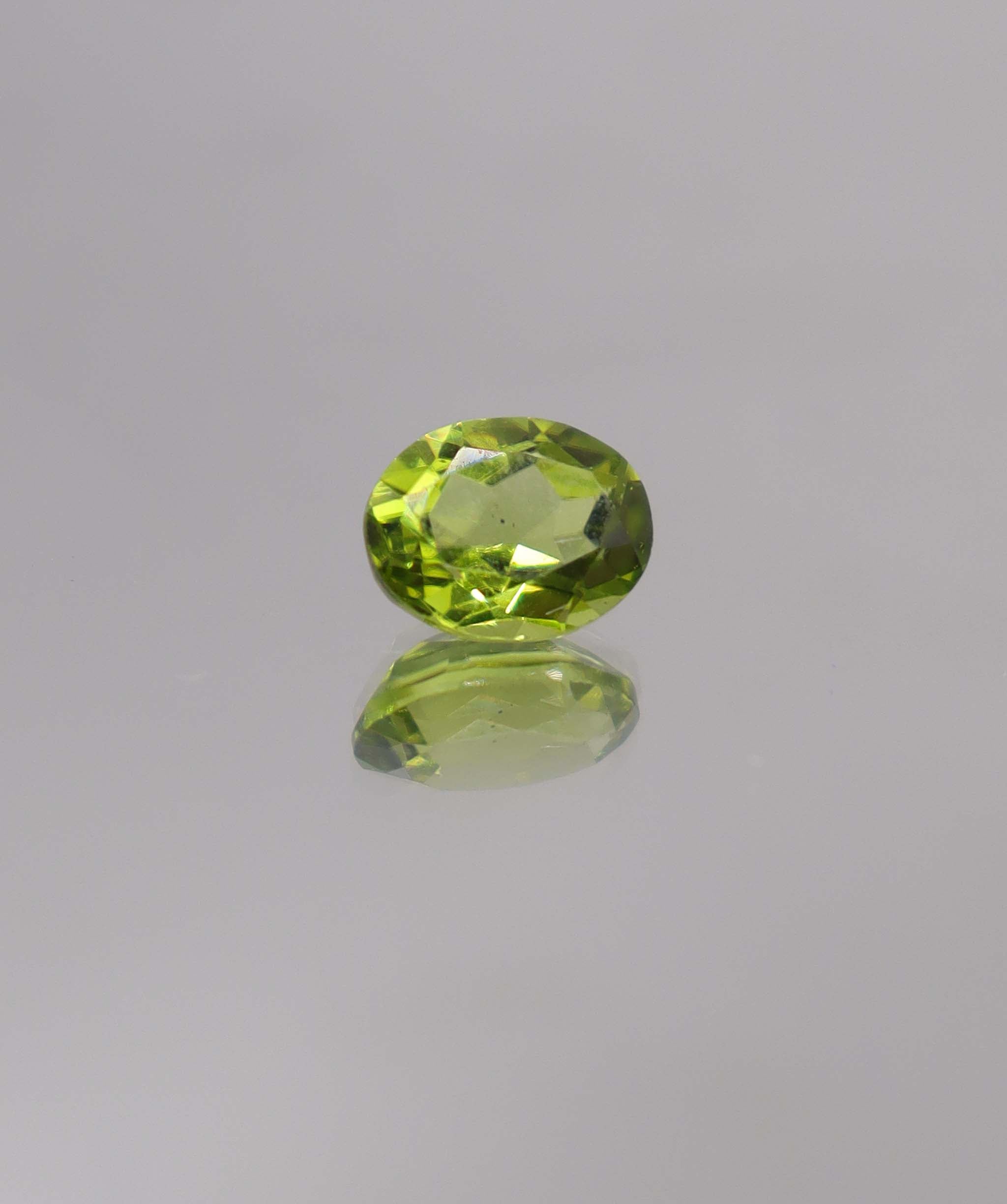 Luxury Promise 2.16ct Peridot Oval DXBCS0057