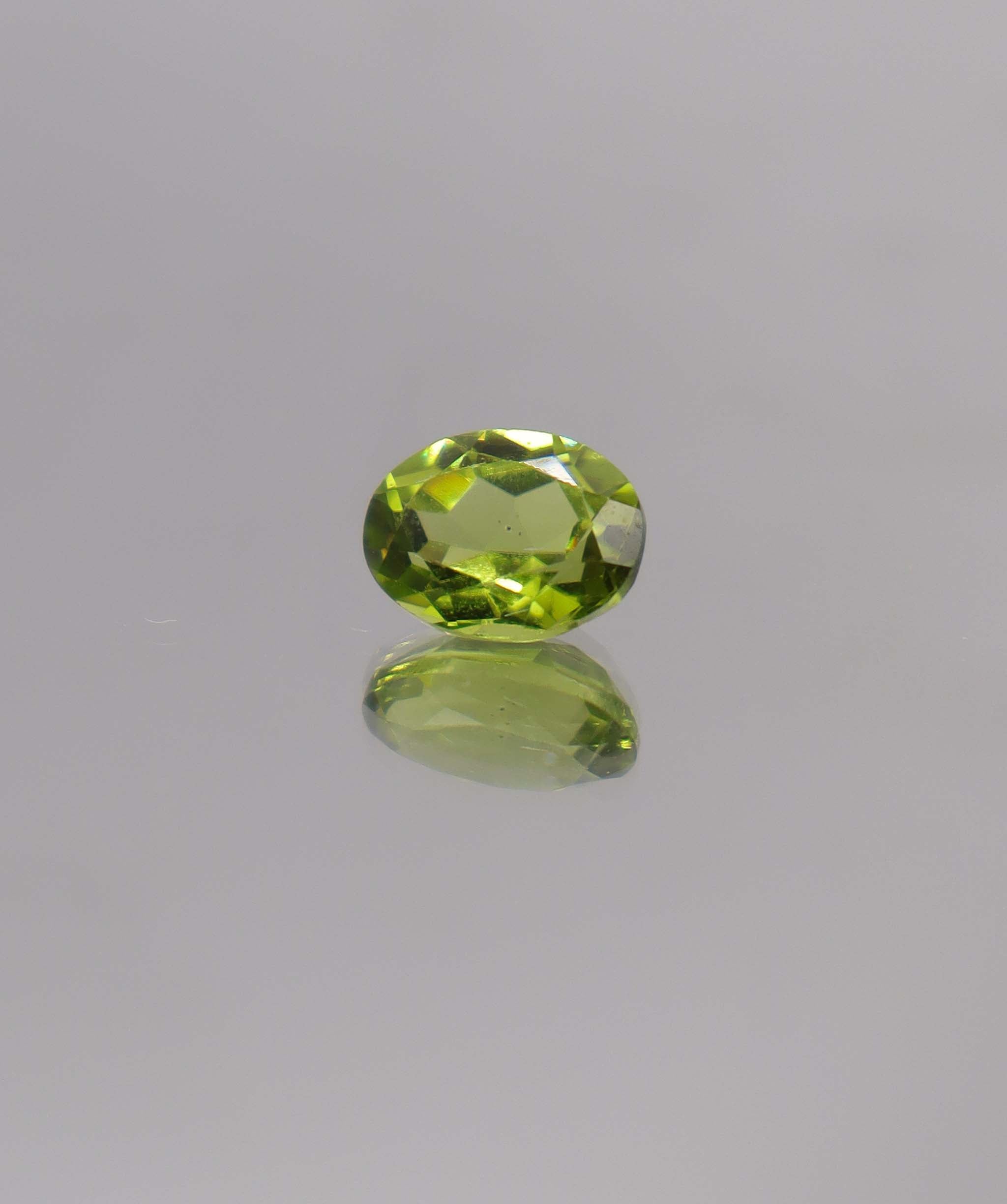 Luxury Promise 2.16ct Peridot Oval DXBCS0057