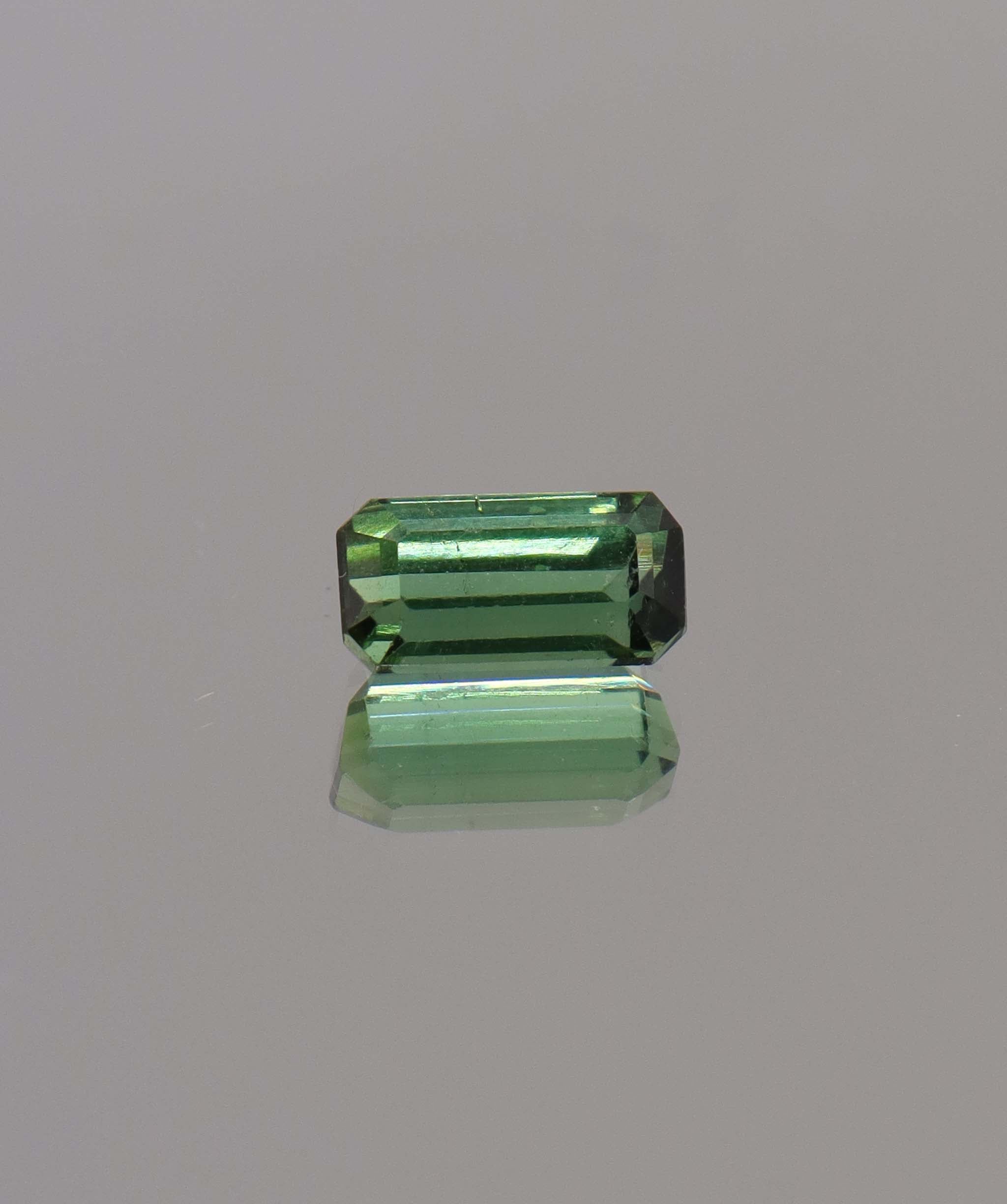 Luxury Promise 2.20ct Green Tourmaline single DXBCS1101