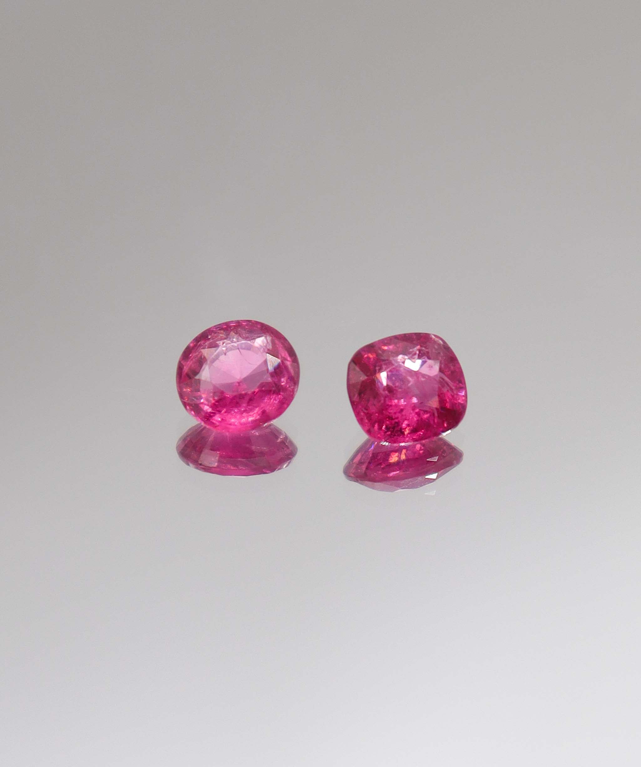 Luxury Promise 2.20ct Hot Pink Mahenge Spinel Moi et Toi DXBCD0714