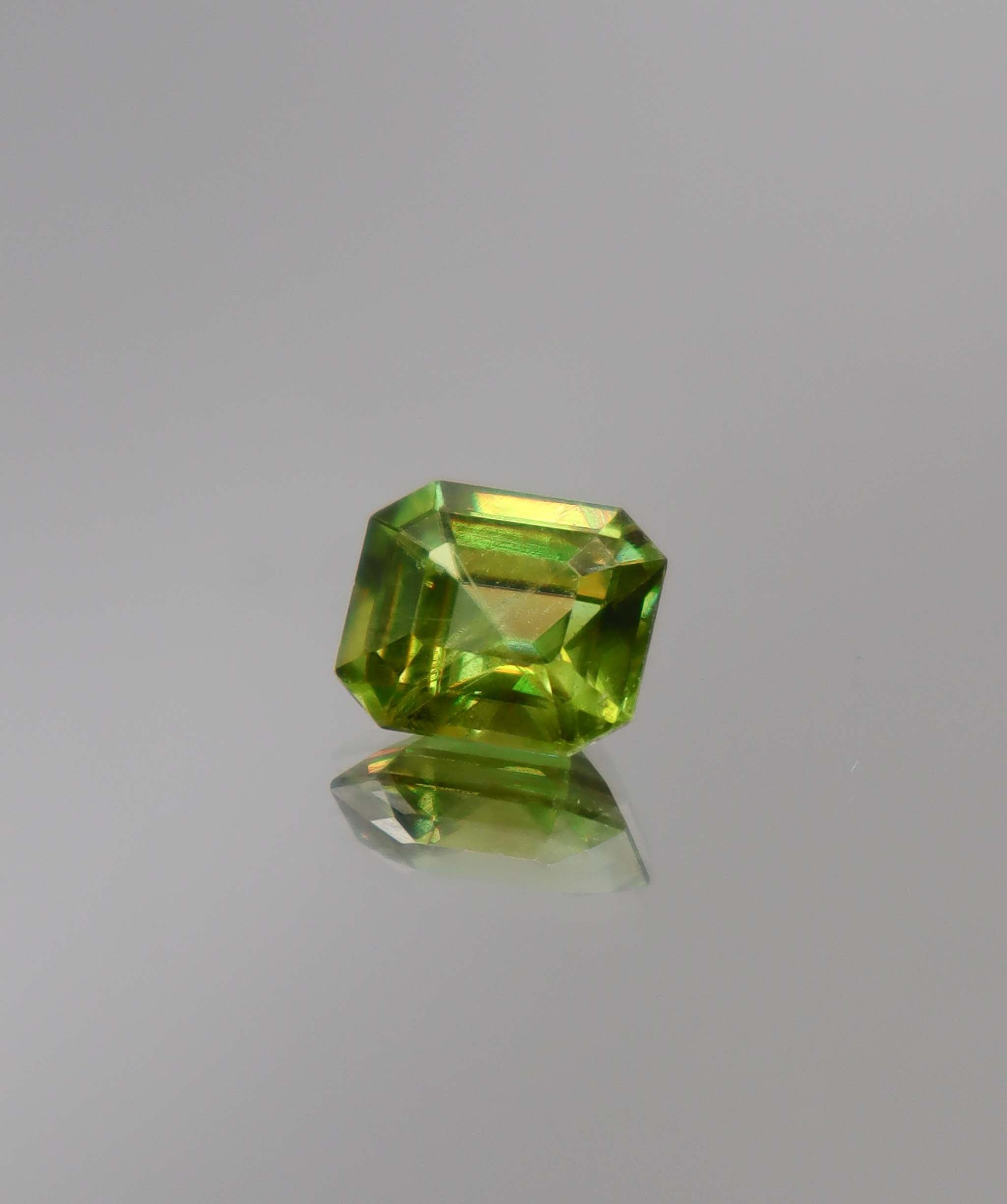 Luxury Promise 2.40ct Sphene DXBCS0894