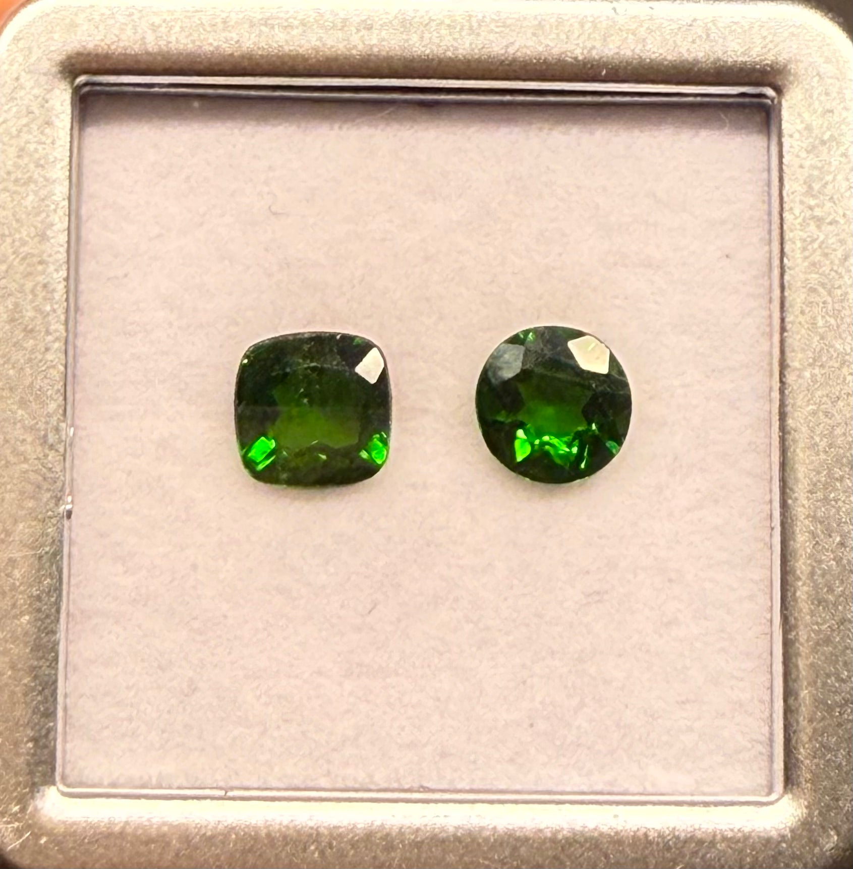 Luxury Promise 2.79ct Chrome Diopside Moi et Toi Cushion/Round DXBCS0377