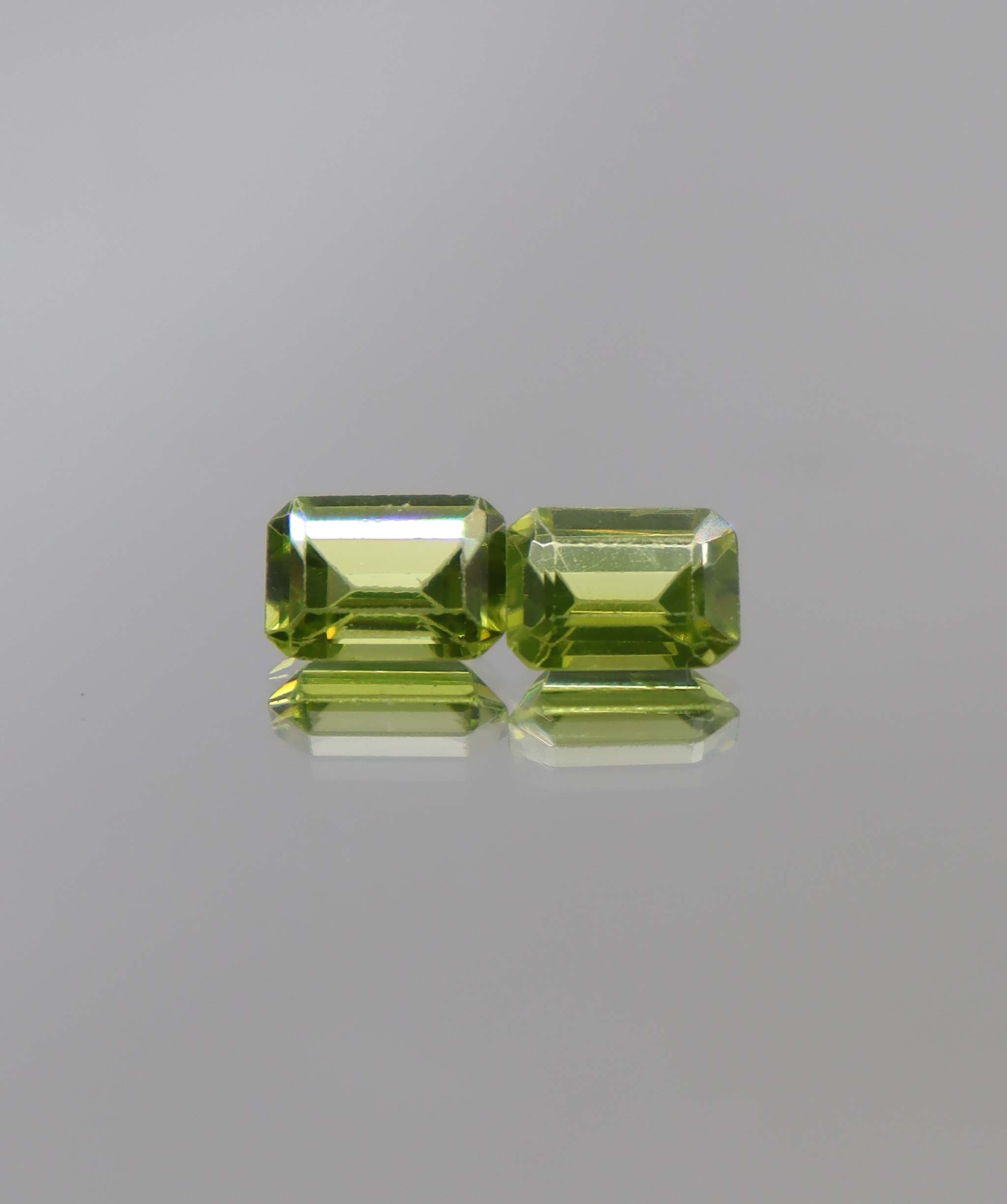 Luxury Promise 2.80ct Peridot Emerald pair DXBCS2281