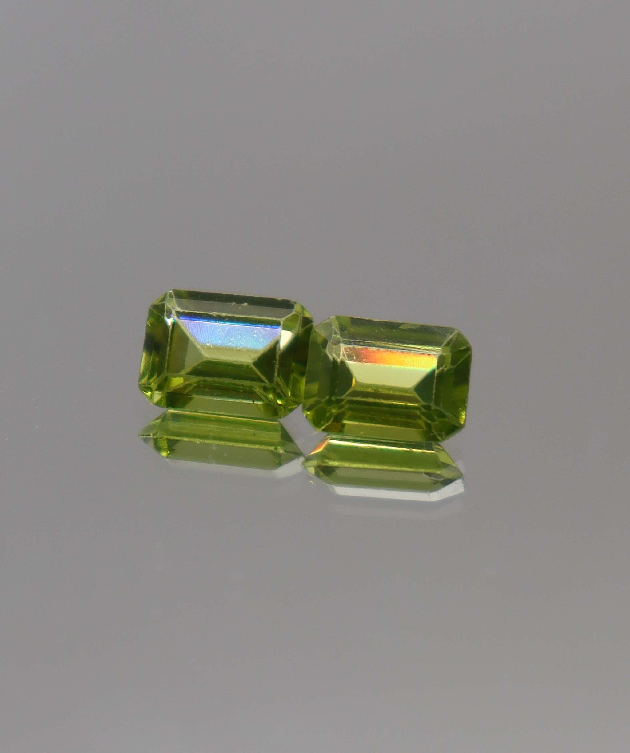 Luxury Promise 2.80ct Peridot Emerald pair DXBCS2281