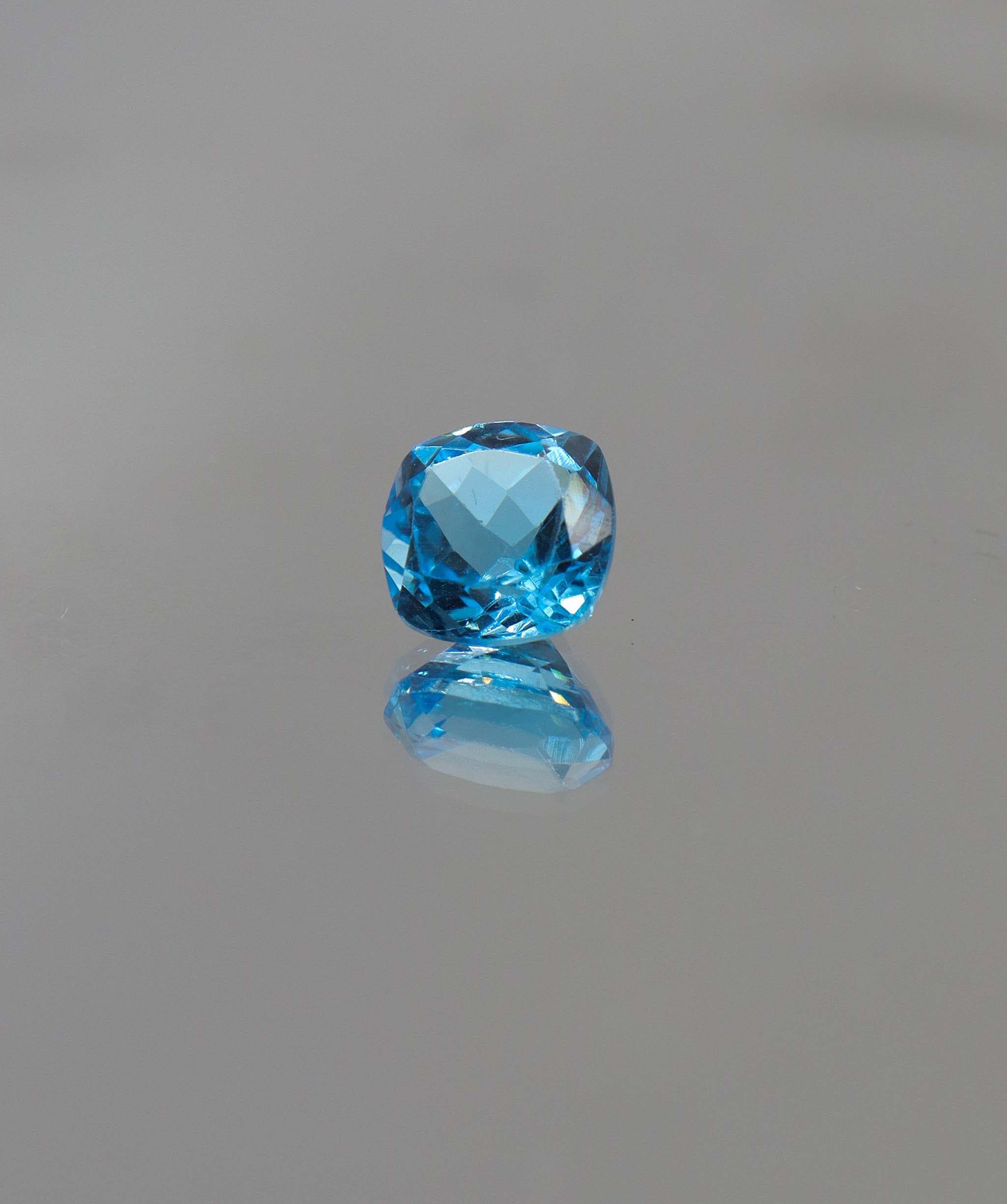 Luxury Promise 2.84 carat Swiss Topaz 18 DXBS5156