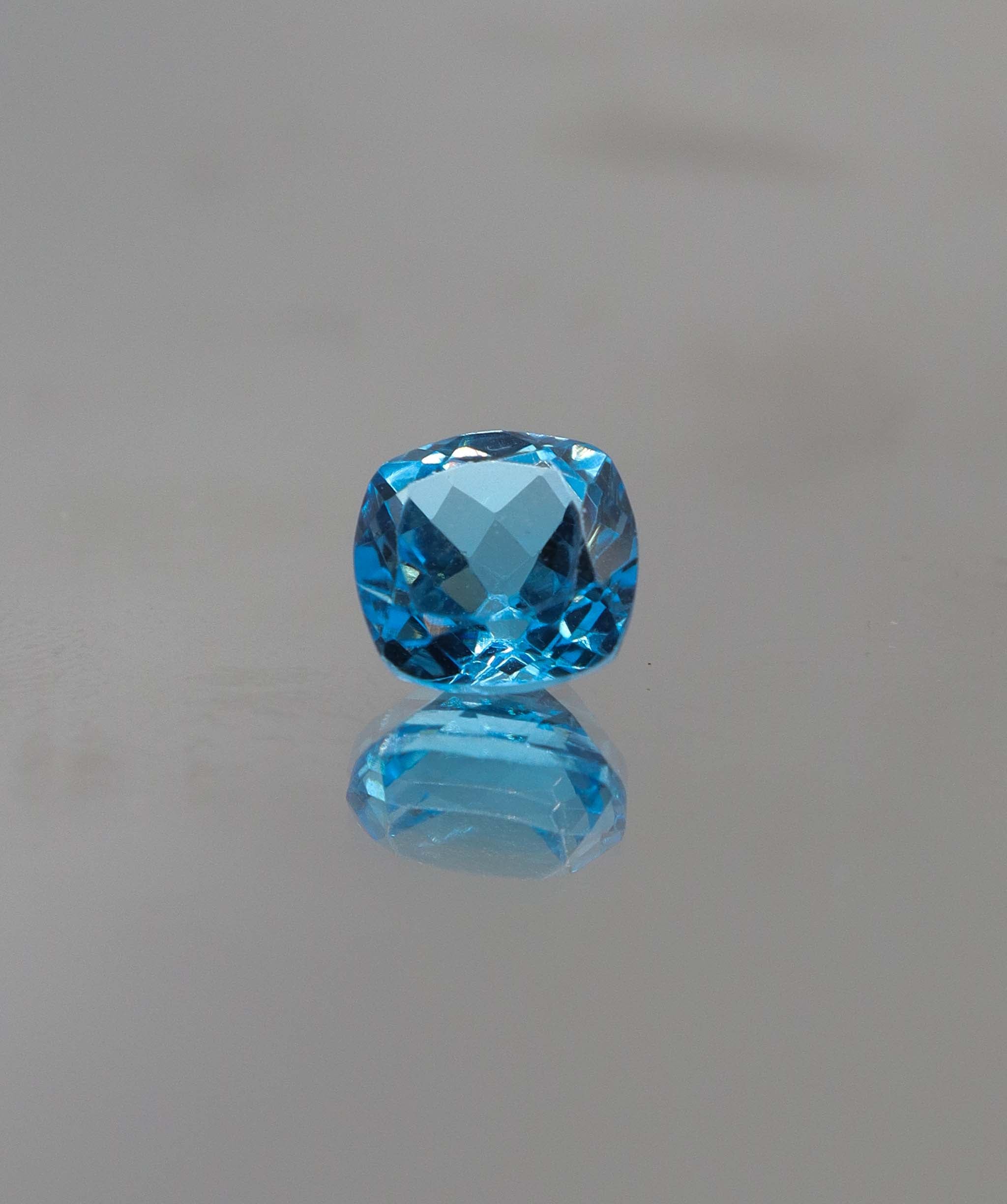 Luxury Promise 2.84 carat Swiss Topaz 18 DXBS5156