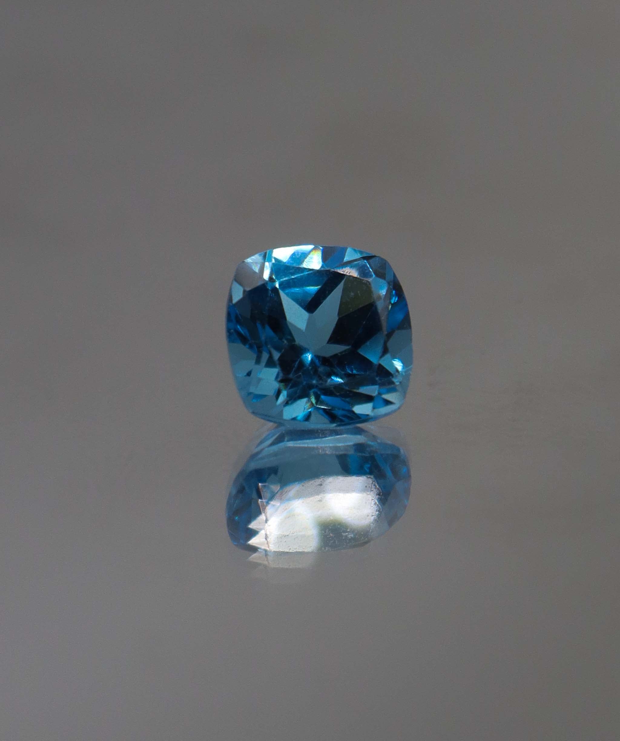 Luxury Promise 2.92 carat Swiss Topaz 22 DXBS5160