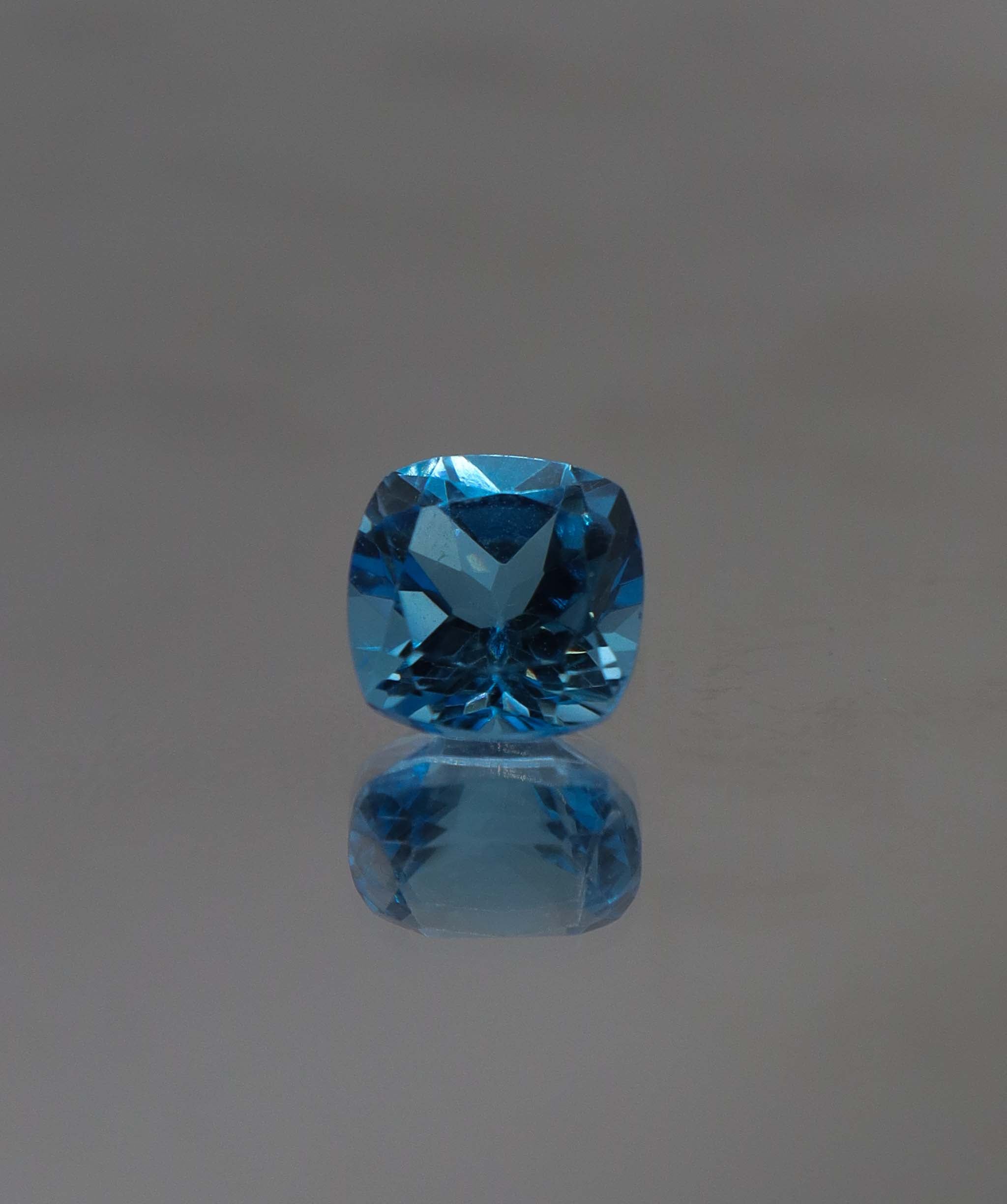 Luxury Promise 2.92 carat Swiss Topaz 22 DXBS5160