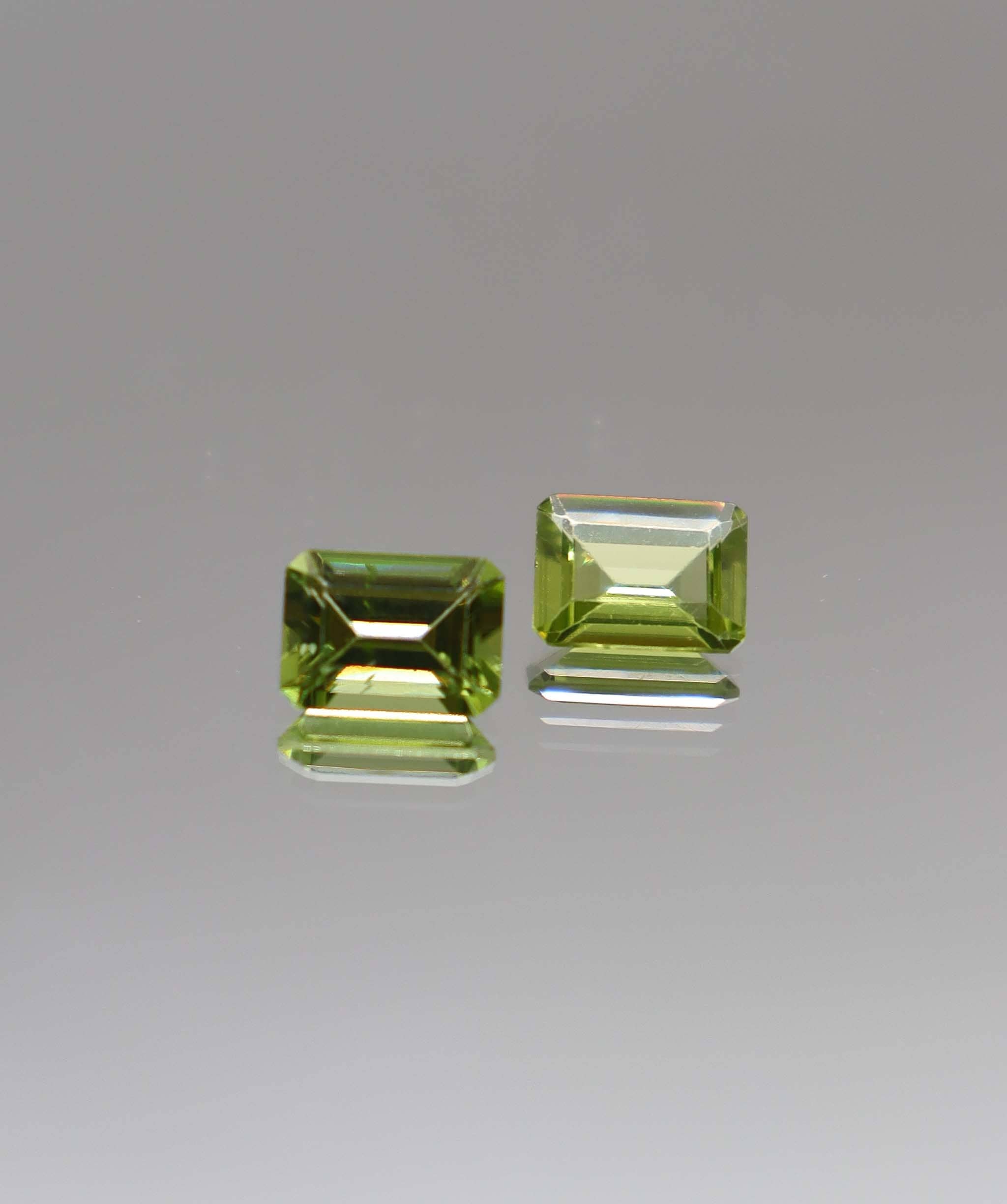 Luxury Promise 2.92ct Peridot Emerald pair DXBCS2278