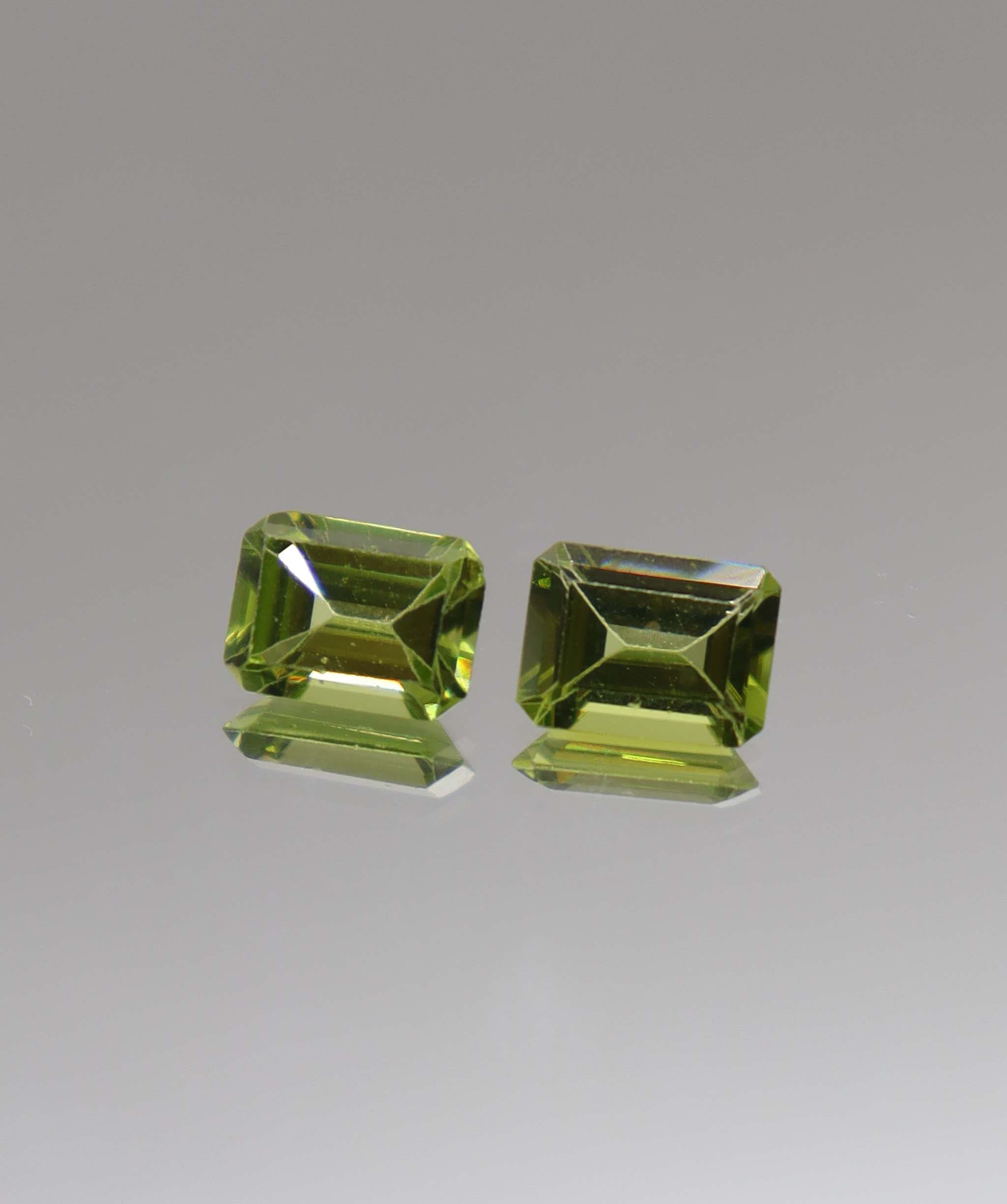 Luxury Promise 2.93ct Peridot Emerald pair DXBCS2287