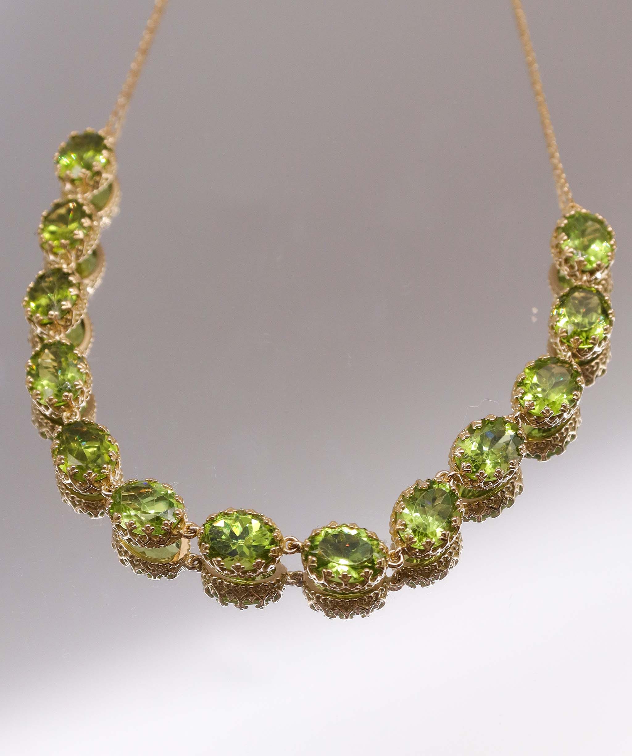 Luxury Promise 22.94ct Peridot YG Crown Necklace DXBS5636