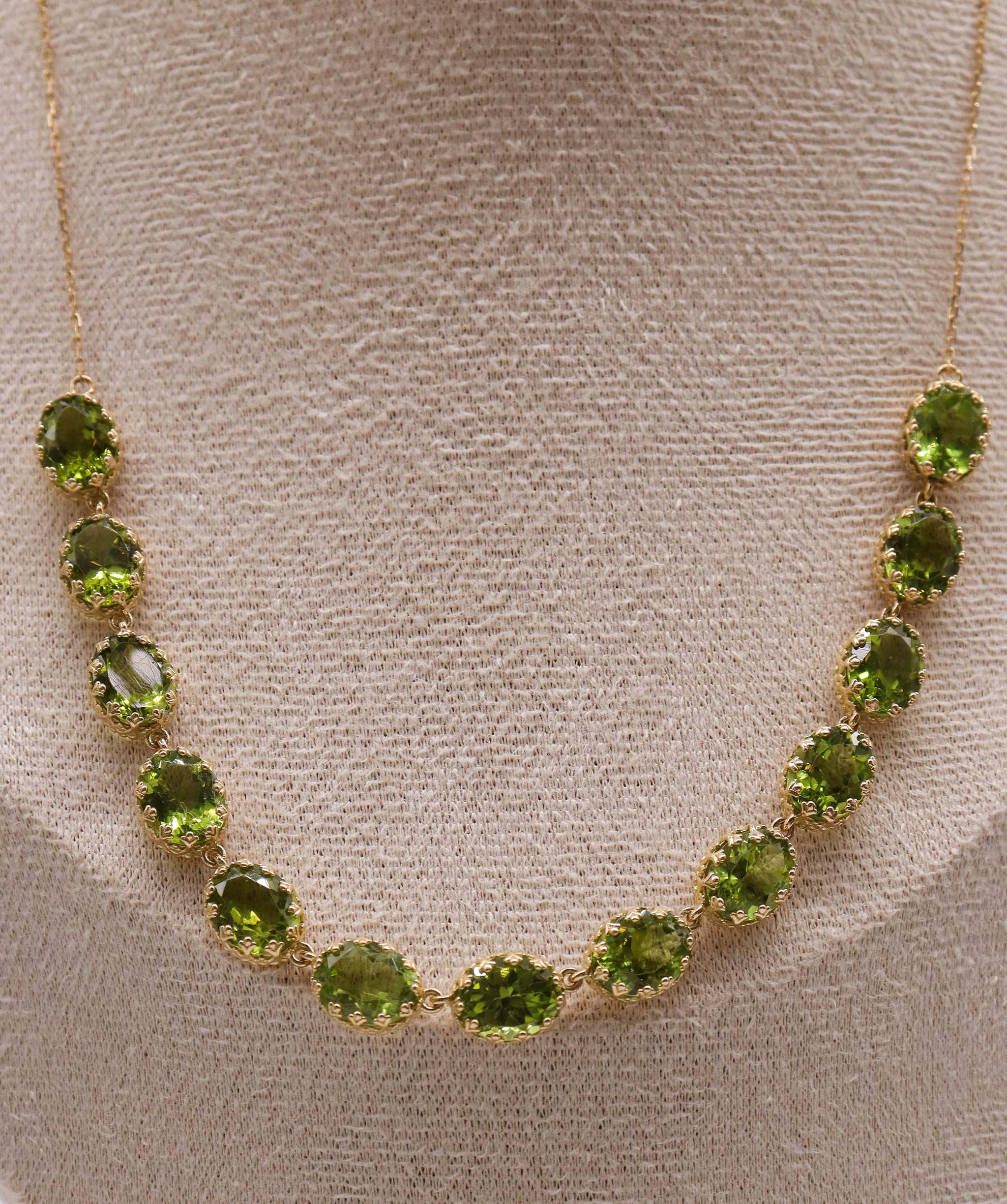 Luxury Promise 22.94ct Peridot YG Crown Necklace DXBS5636