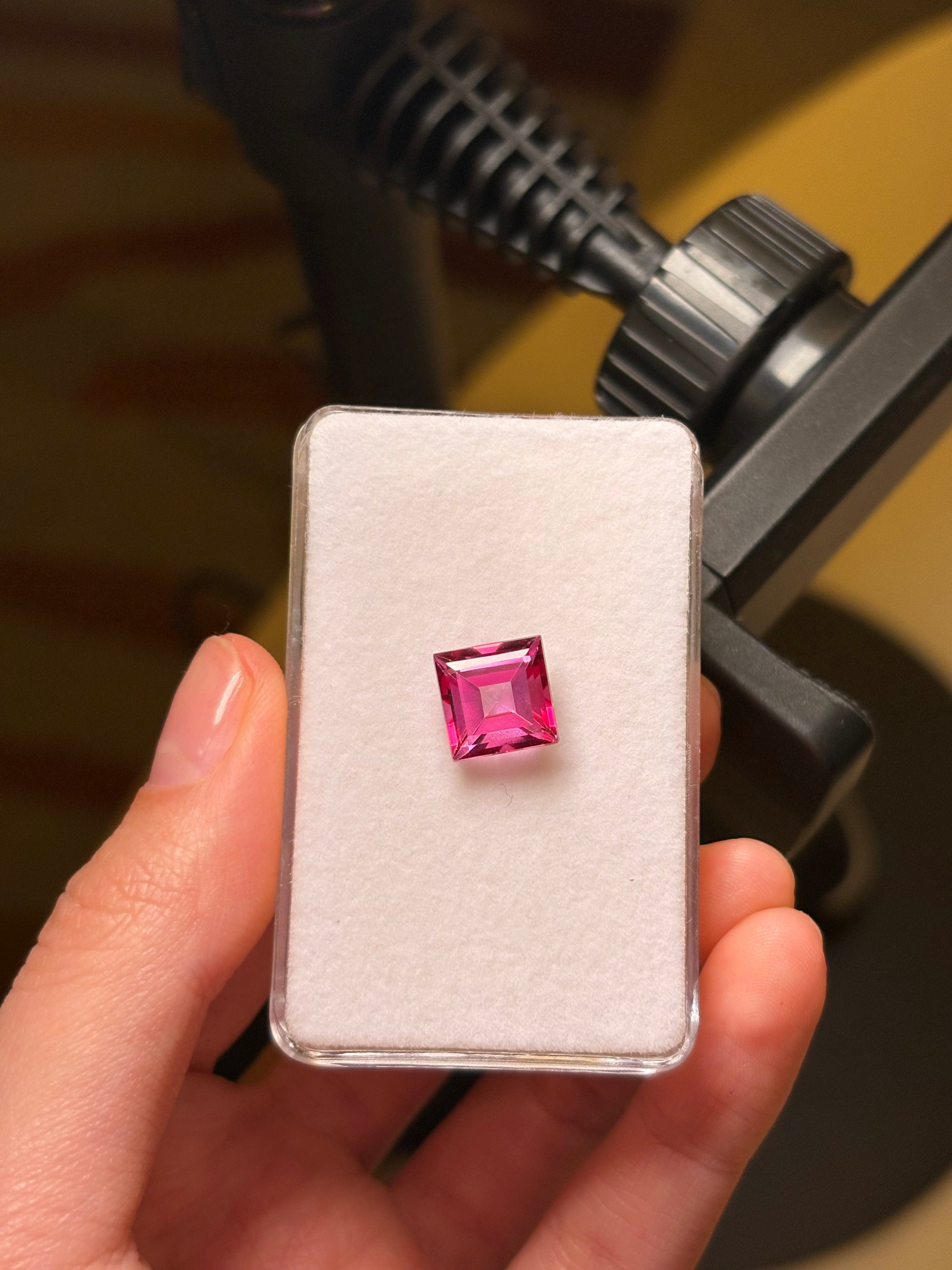 Luxury Promise 4.40ct HOT PINK TOPAZ PRINCESS DXBCS2765