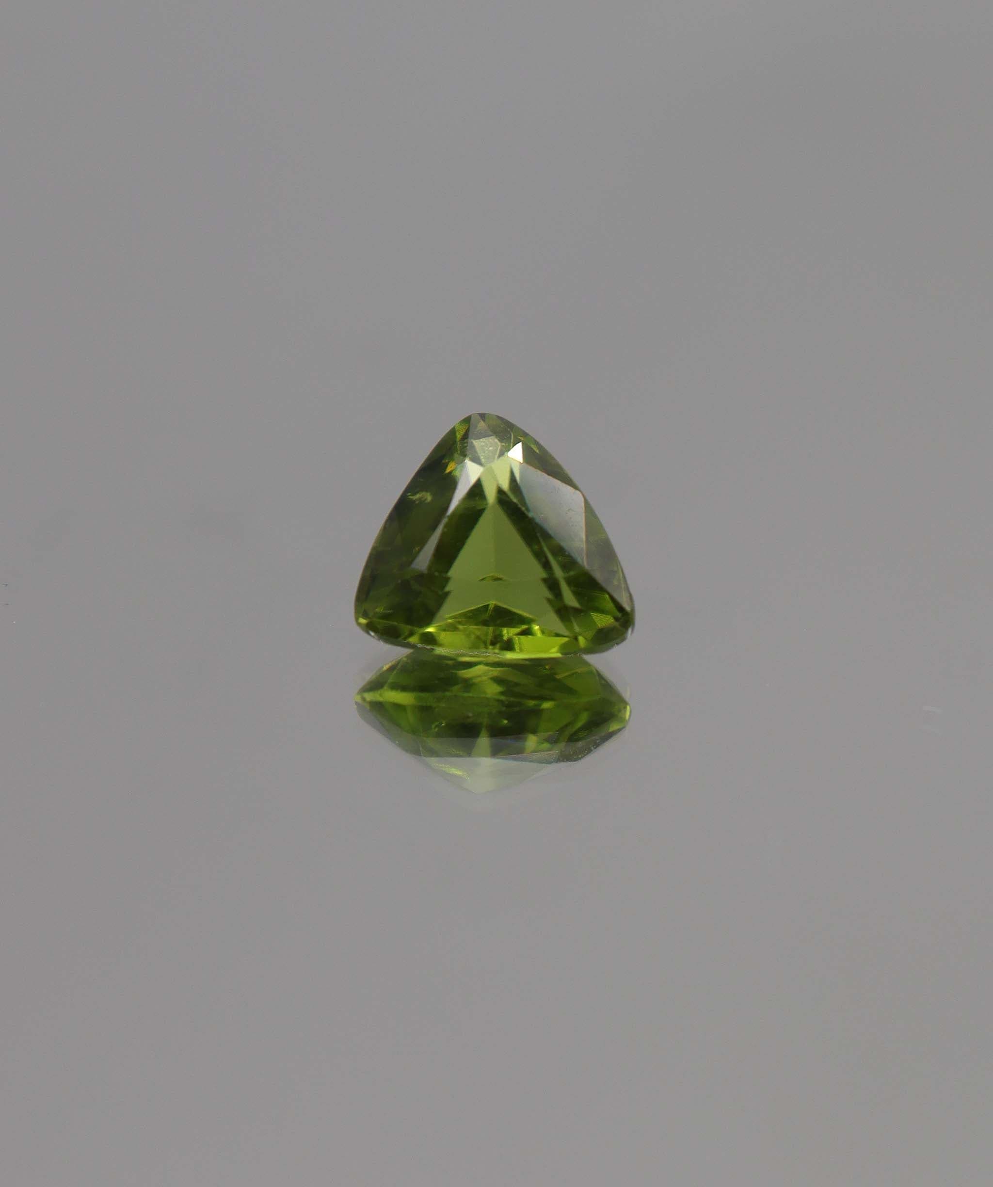 Luxury Promise 5.00ct Peridot* Trillion DXBCS0906