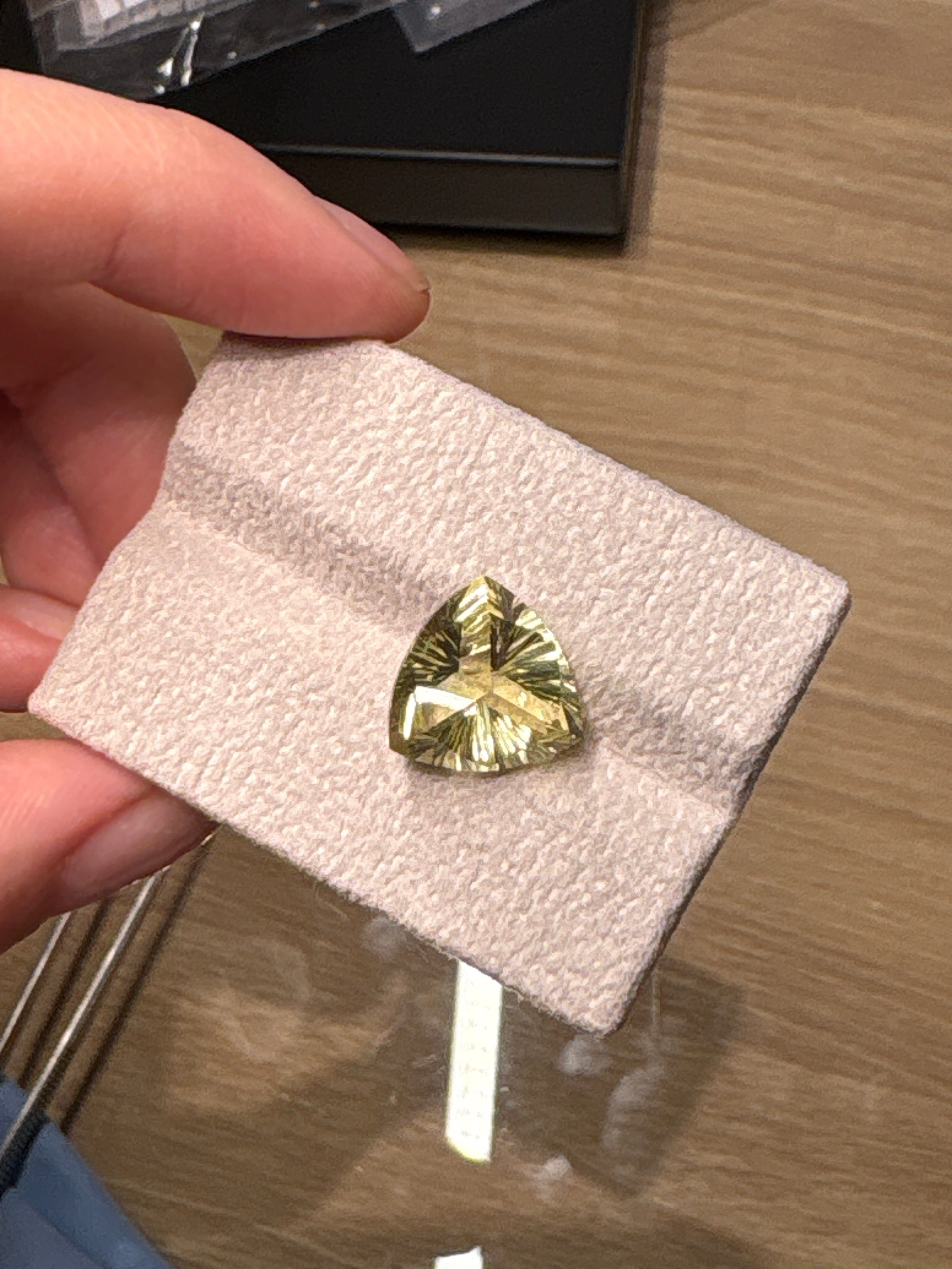 Luxury Promise 5.39ct Lemon Amethyst Trillion DXBCS0133