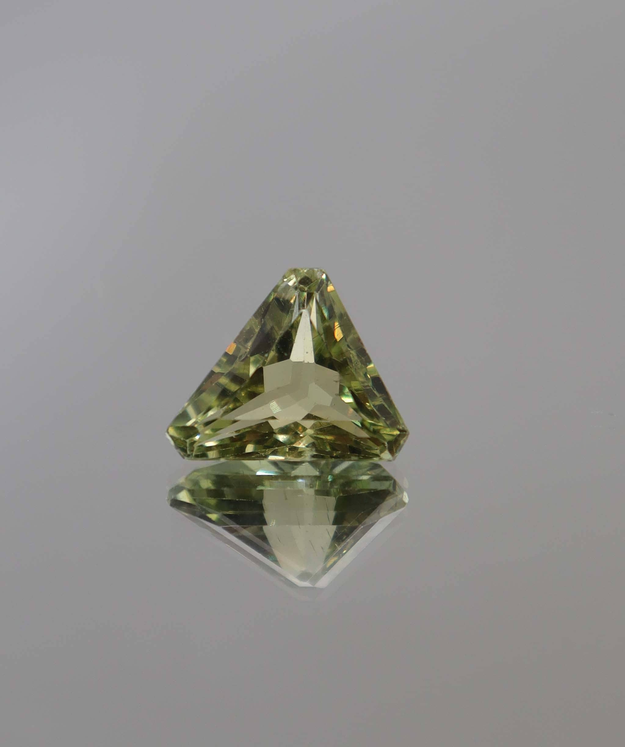 Luxury Promise 5.71ct Green Apatite Trillion DXBCS2414