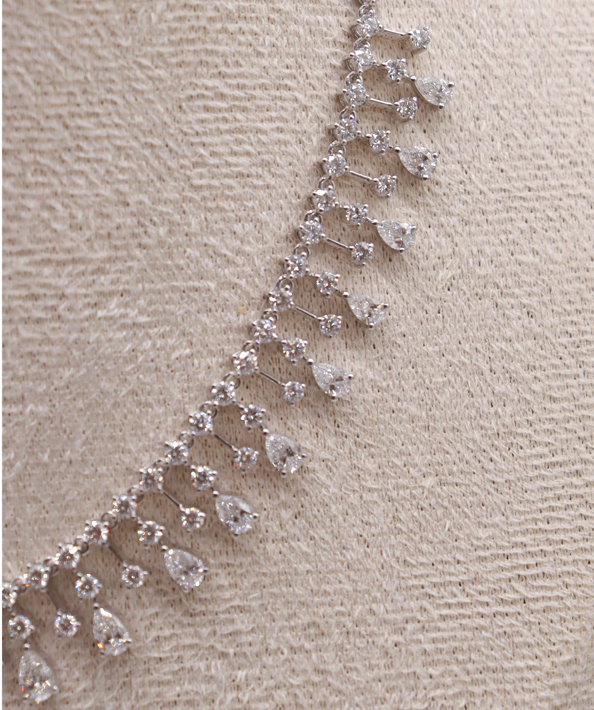 Luxury Promise 6.61ct diamond PENDENT P-F84G