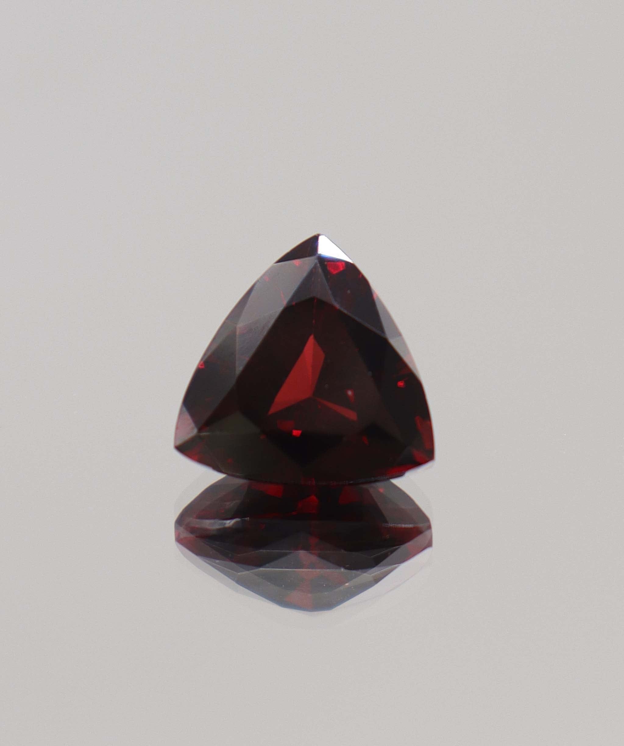 Luxury Promise 7.31ct Almandine Trillion DXBCS0403