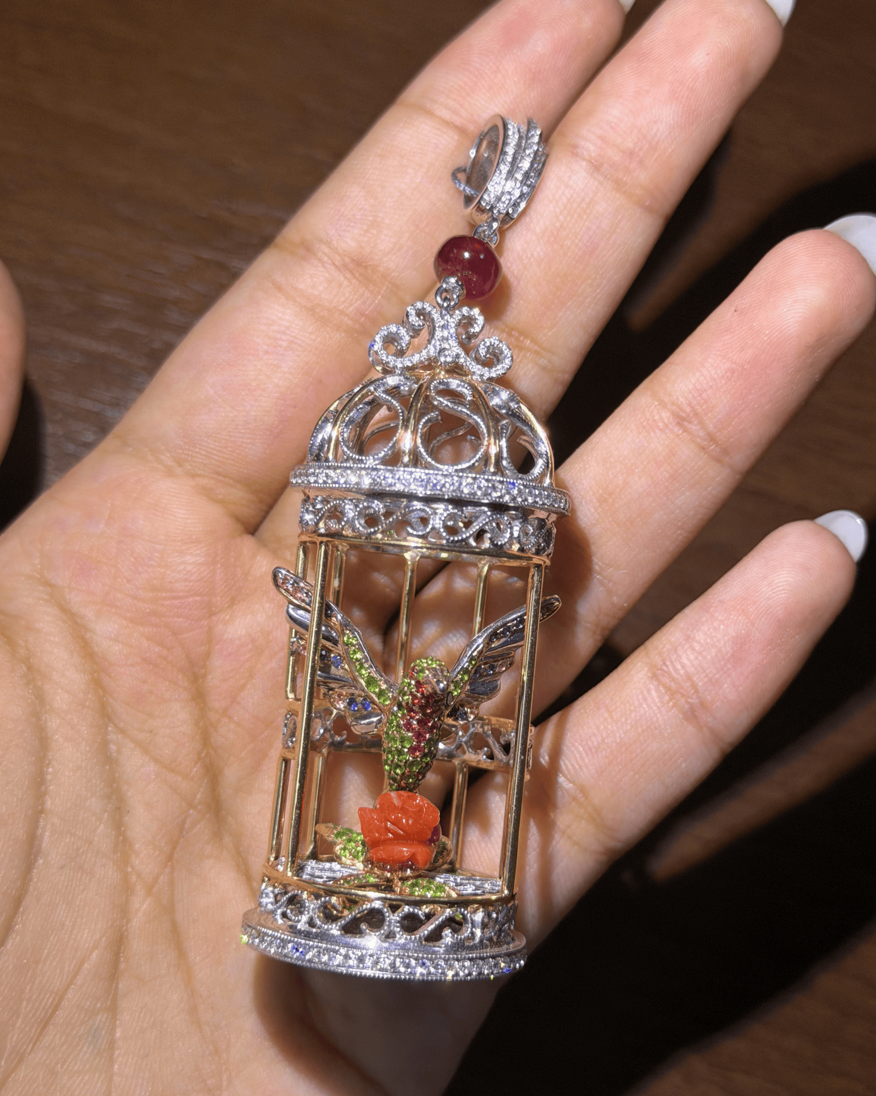 Luxury Promise Bird Cage Pendant with Gem Stone Bird in 18K / 38.2g 8904 JJC0088