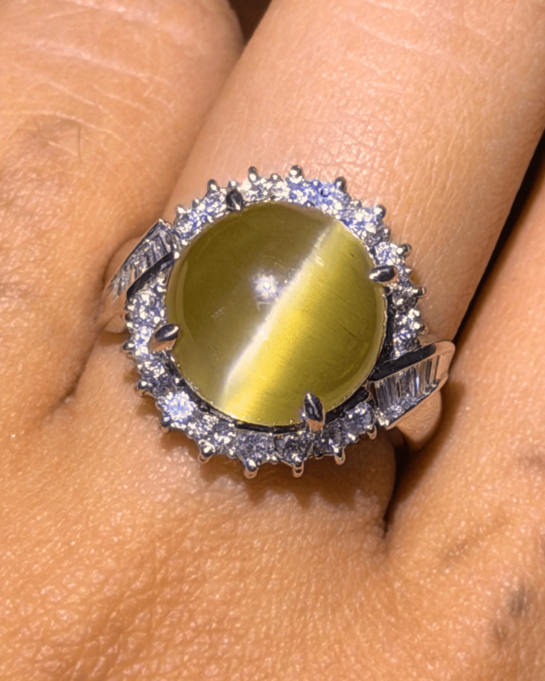 Luxury Promise Cat's Eye with Diamond Halo in PT900 / 10.1g , D0.76ct 48S86 JJC0096