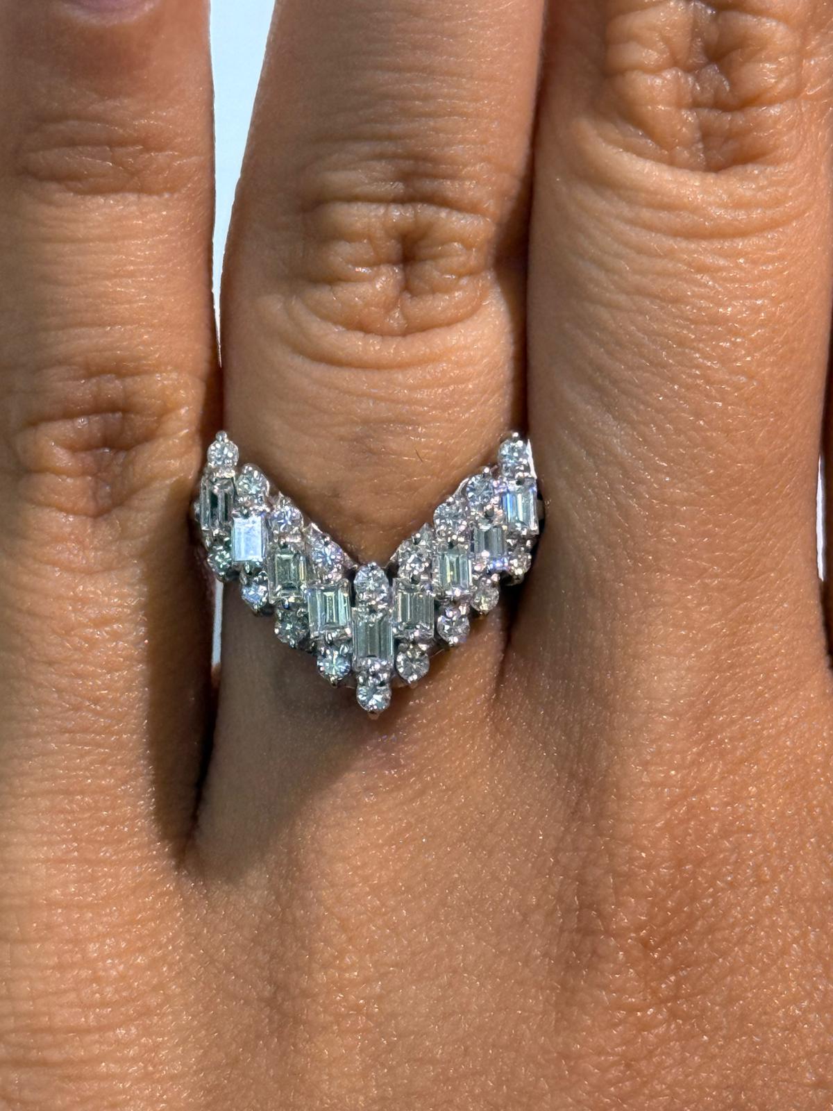 Luxury Promise Chevron Diamond Cluster Ring in PT900 / 9.00g, D0.86ct + 0.37ct / Size 3.5 US 024456 JJC0045