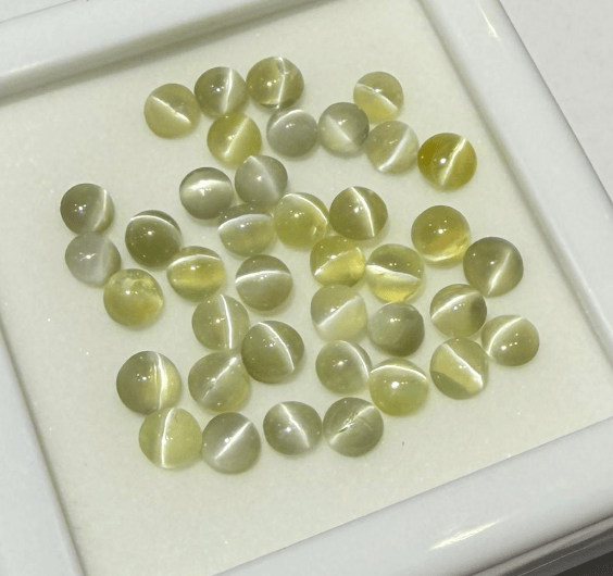 Luxury Promise Chrysoberyl cat’s eye rounds (price per 1 stone) DXBCS3917