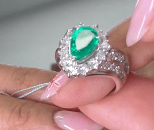 Luxury Promise Colombia MINOR VVG Emerald Diamond Ring in Pt900 / E1.285ct / D0.925ct / 6.5US 9193 JJC1023