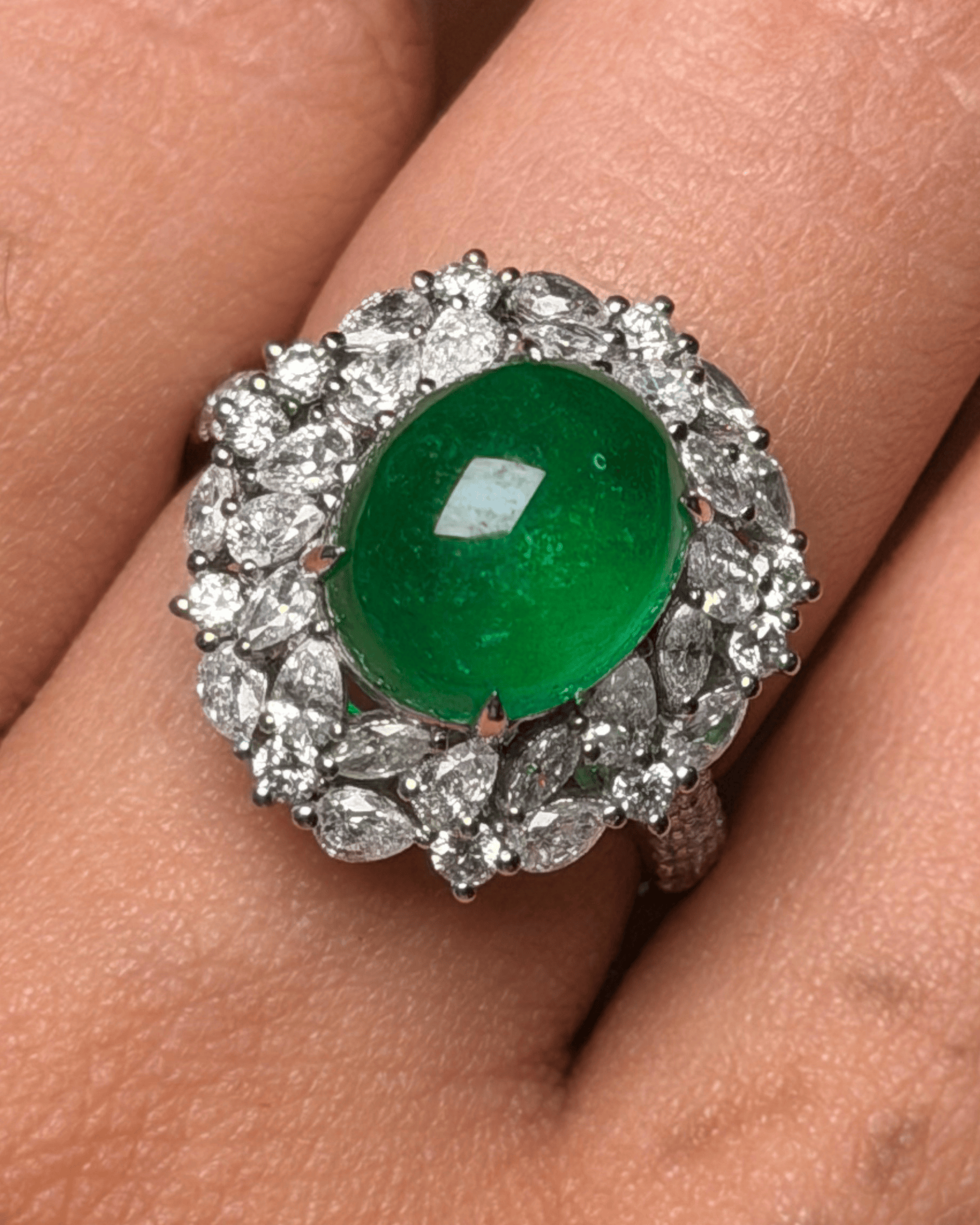 Luxury Promise Colombian Emerald Cabochon Ring with Diamond Clusters in 18K / 5.59g, E3.81ct, D1.573ct + 0.512ct 2794 JJC0151