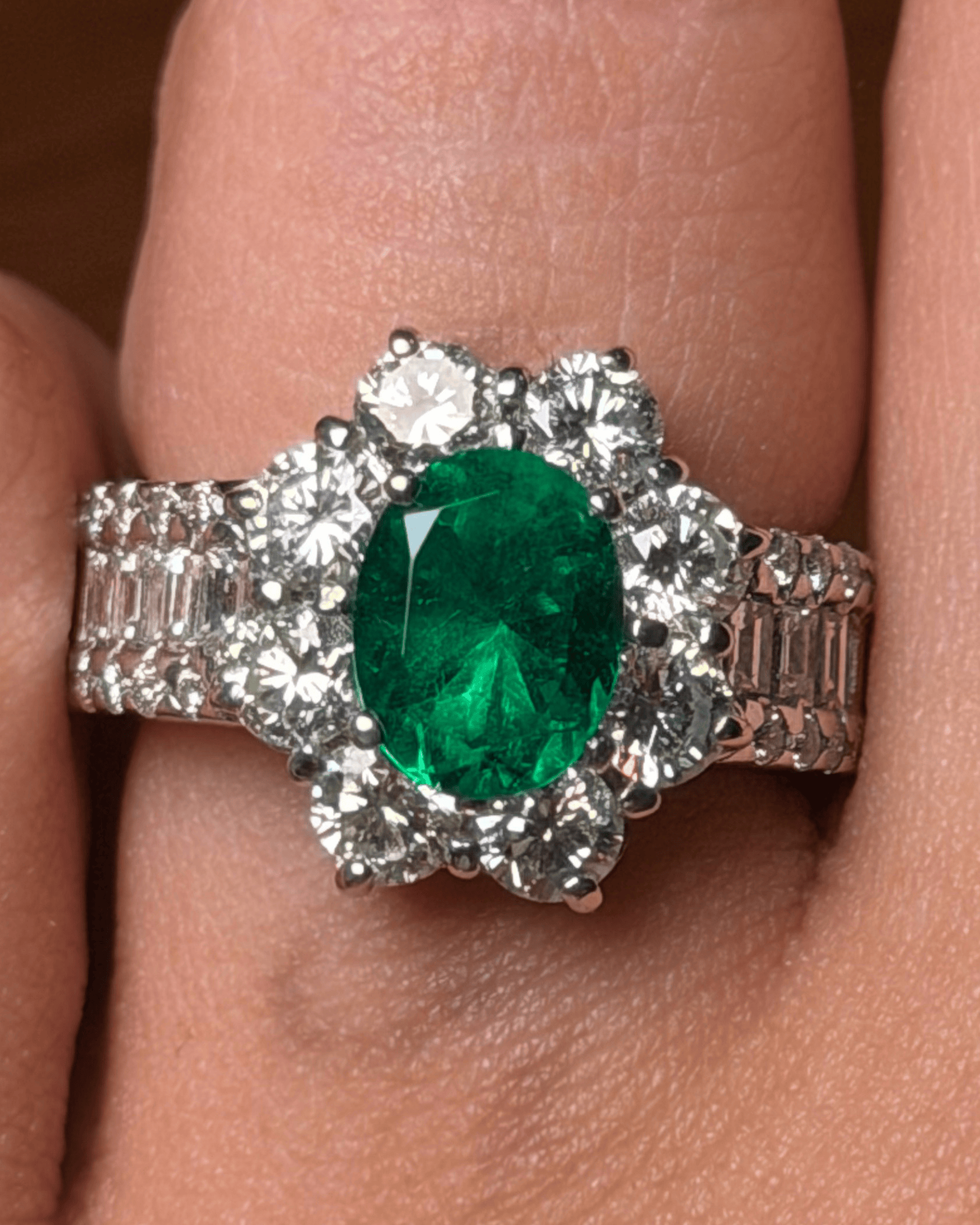 Luxury Promise Colombian Muzo Emerald Ring with Diamond Halo in PT900 / 12g, AIGS E1.34ct, D2.09ct 574N8 JJC0133