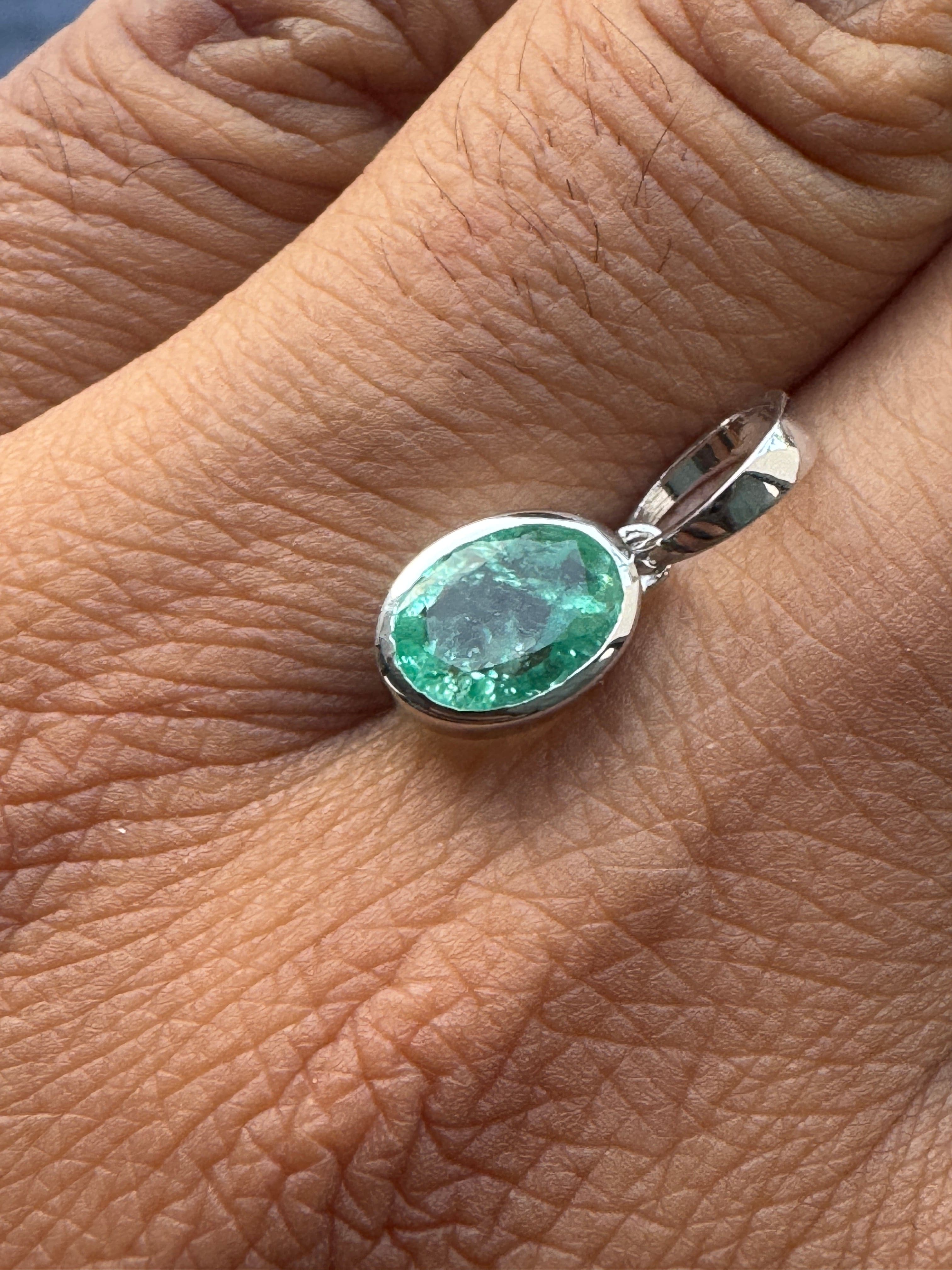Luxury Promise Columbian Emerald with Certificat WG PENDANT DXBCD1079