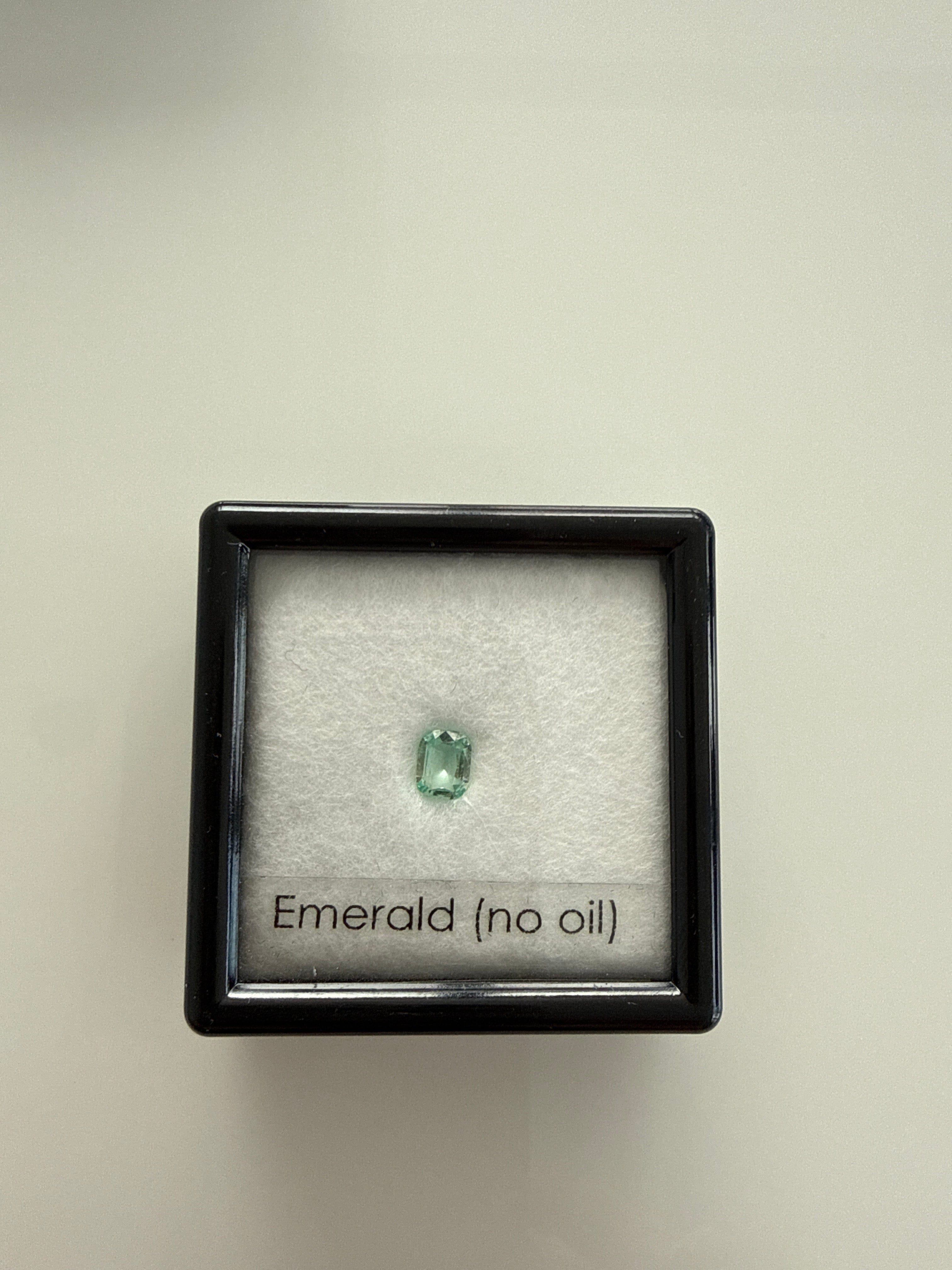 Luxury Promise Cushion Emerald for Marcel 0.35ct DXBCD0783