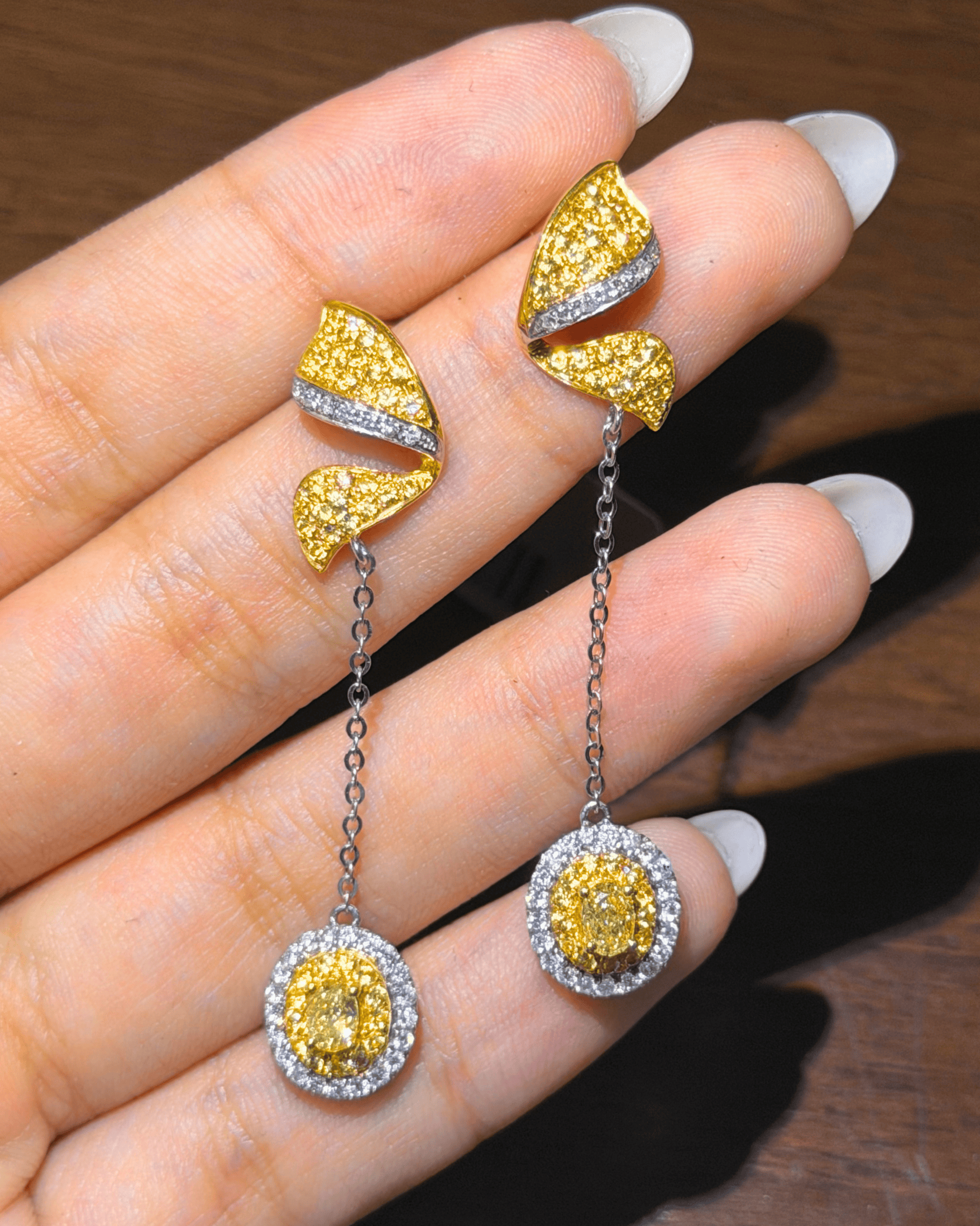 Luxury Promise Diamond Drop Earrings in 18K / 7.7g, D0.65ct + 1.37ct 5996 JJC0126