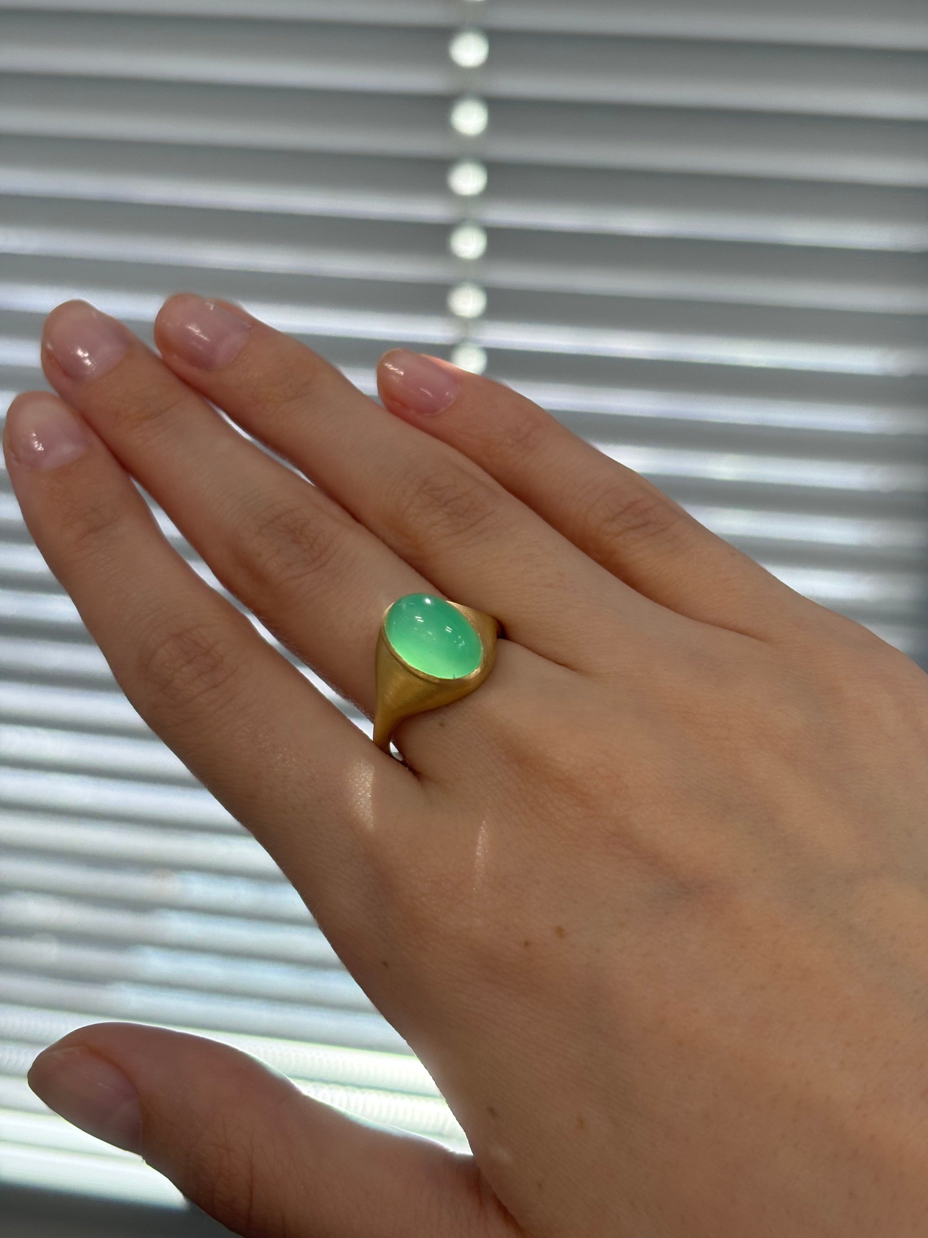 Luxury Promise Divine Green Chrysoprase Ring by Daria 3.90CT in 18K Yellow Gold 6.78g RDC0832