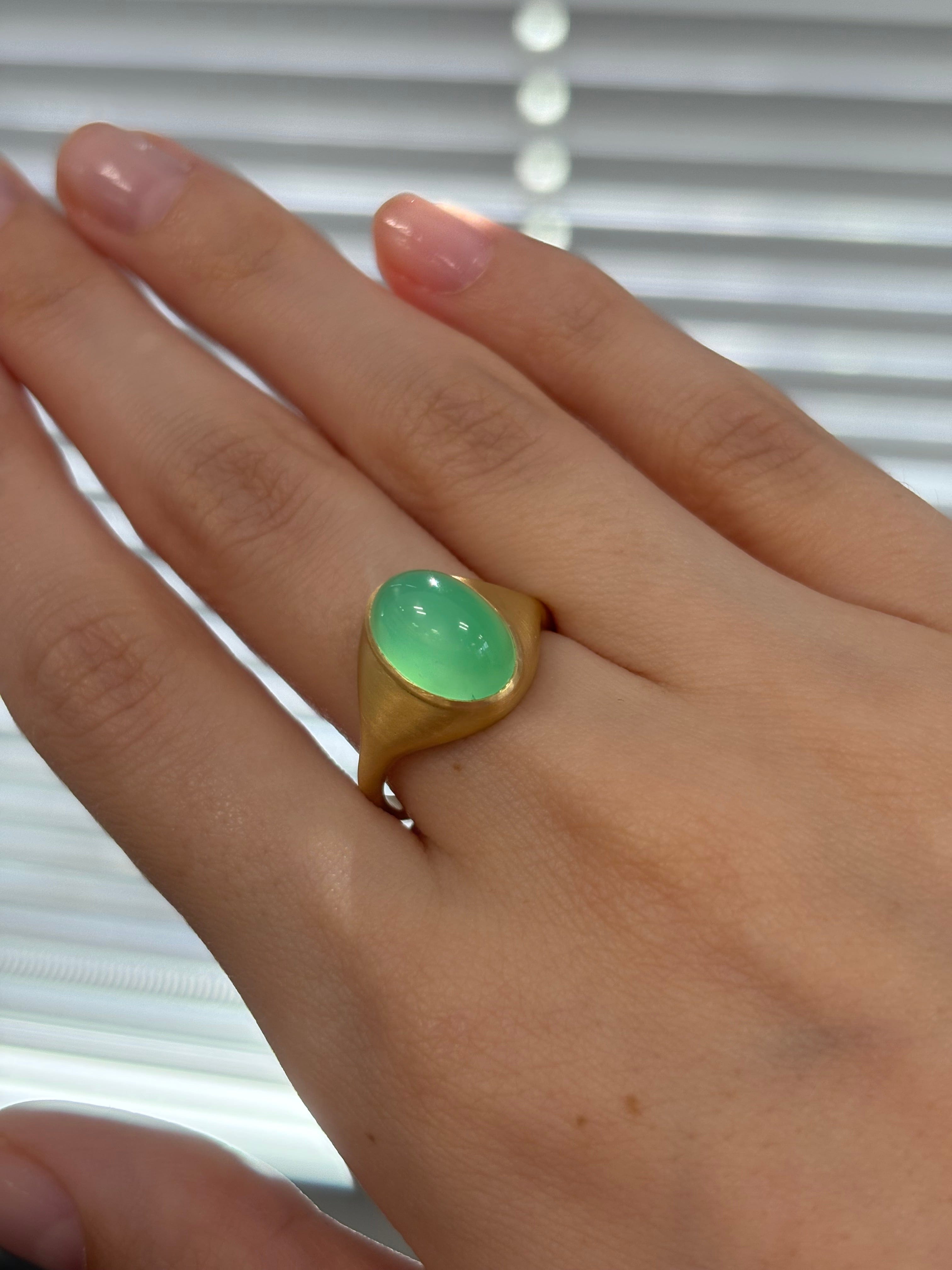 Luxury Promise Divine Green Chrysoprase Ring by Daria 3.90CT in 18K Yellow Gold 6.78g RDC0832