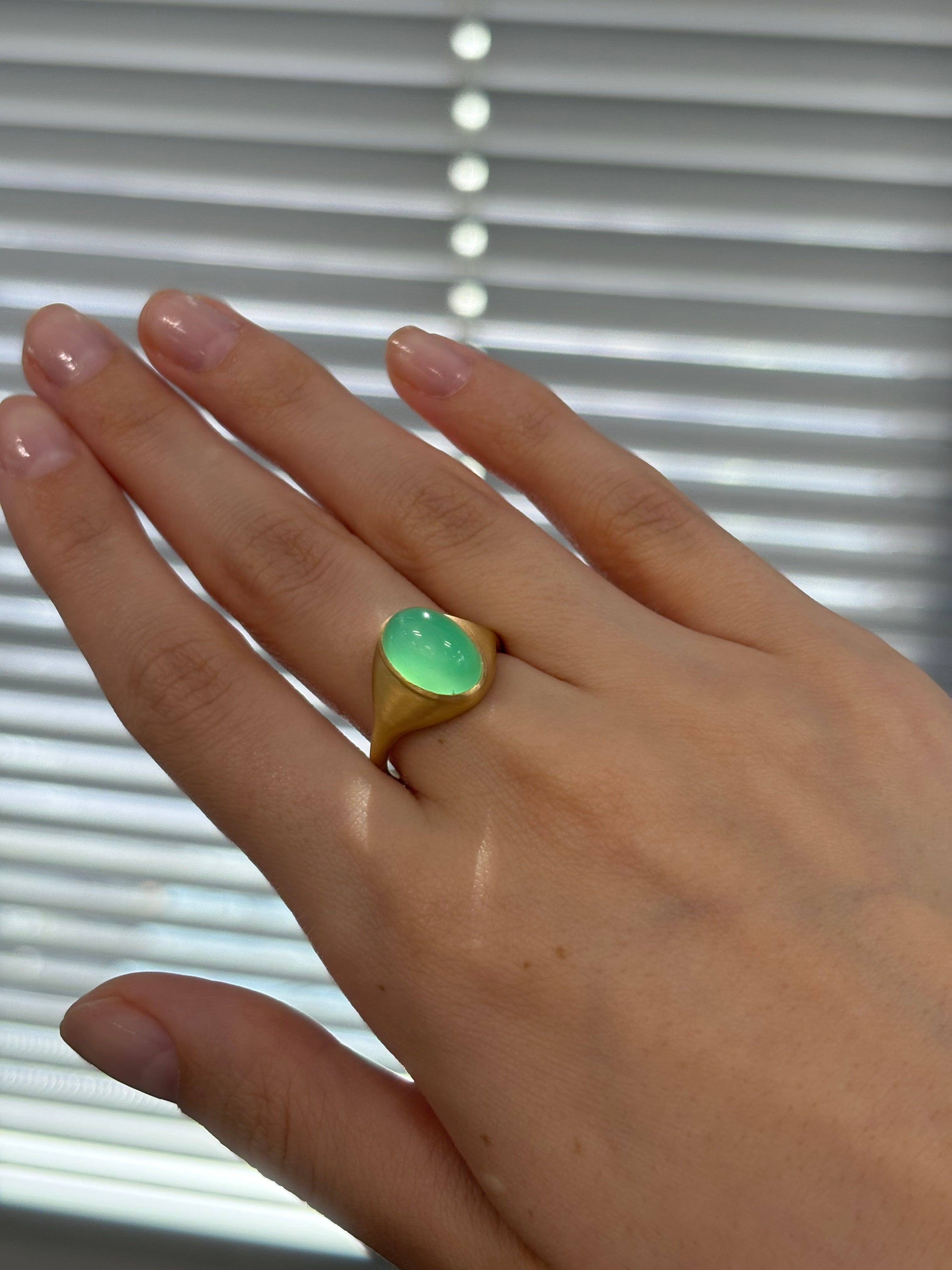 Luxury Promise Divine Green Chrysoprase Ring by Daria 3.90CT in 18K Yellow Gold 6.78g RDC0832