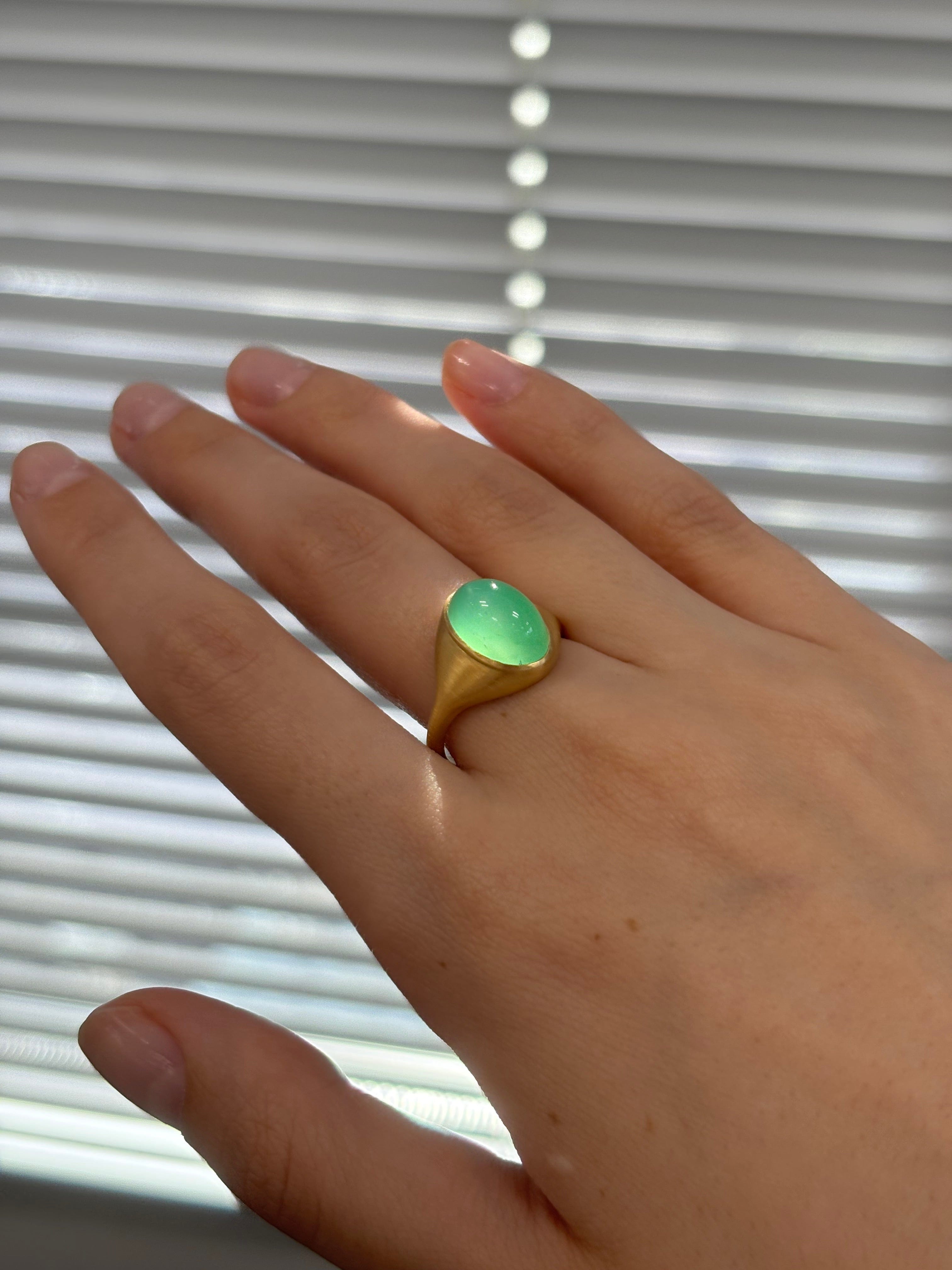 Luxury Promise Divine Green Chrysoprase Ring by Daria 3.90CT in 18K Yellow Gold 6.78g RDC0832
