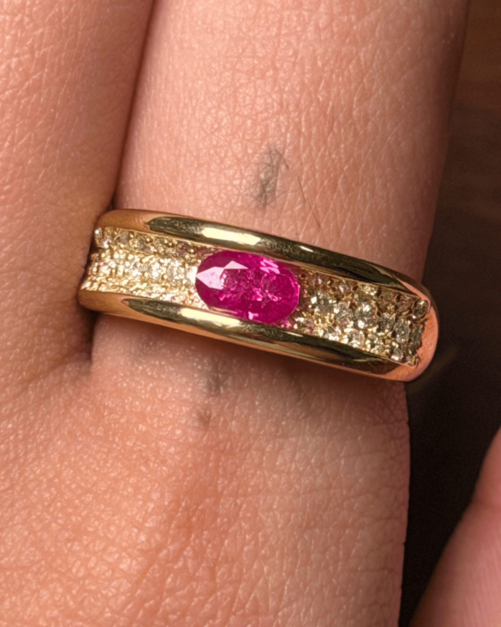 Luxury Promise Elongated East West Ruby Ring with Diamond Pave in 18K / 4.2g, R0.53ct, D0.50ct 2424N JJC0150