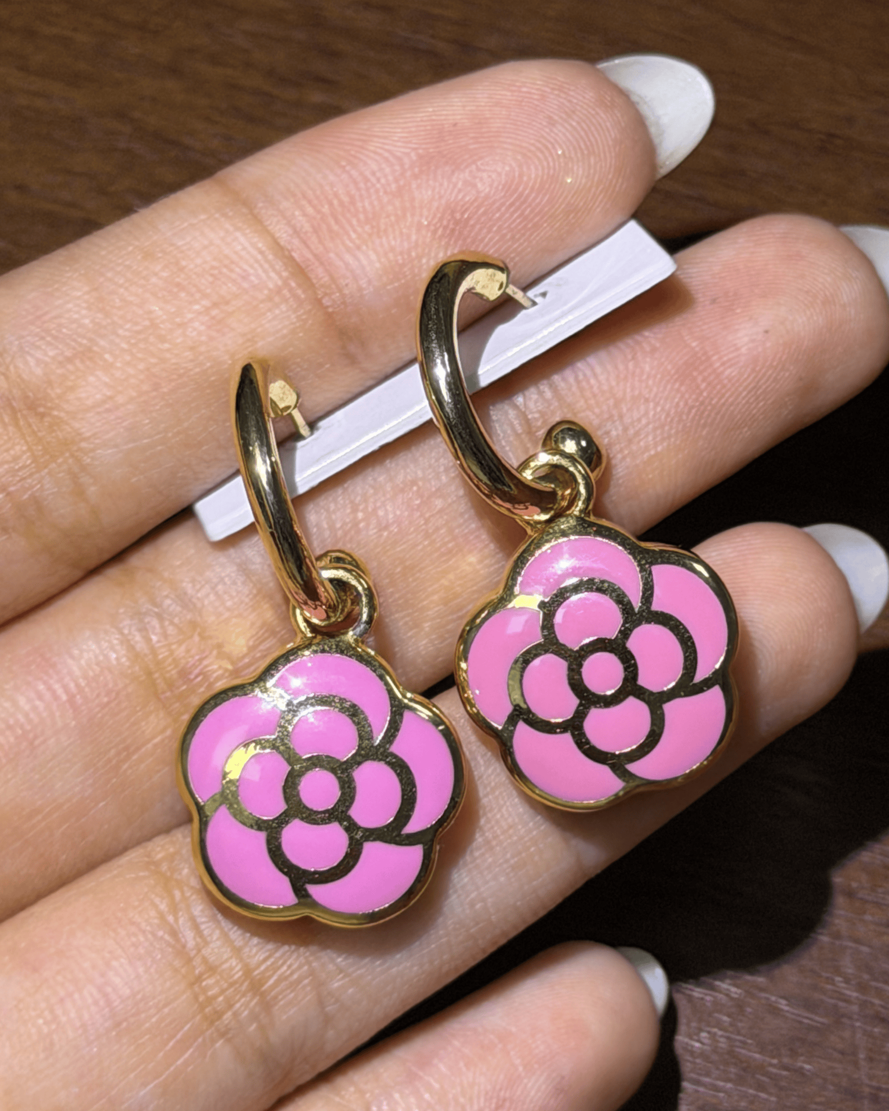 Luxury Promise Enamel Flower Hoop Earrings in 18K / 11.4g 988N7 JJC0119