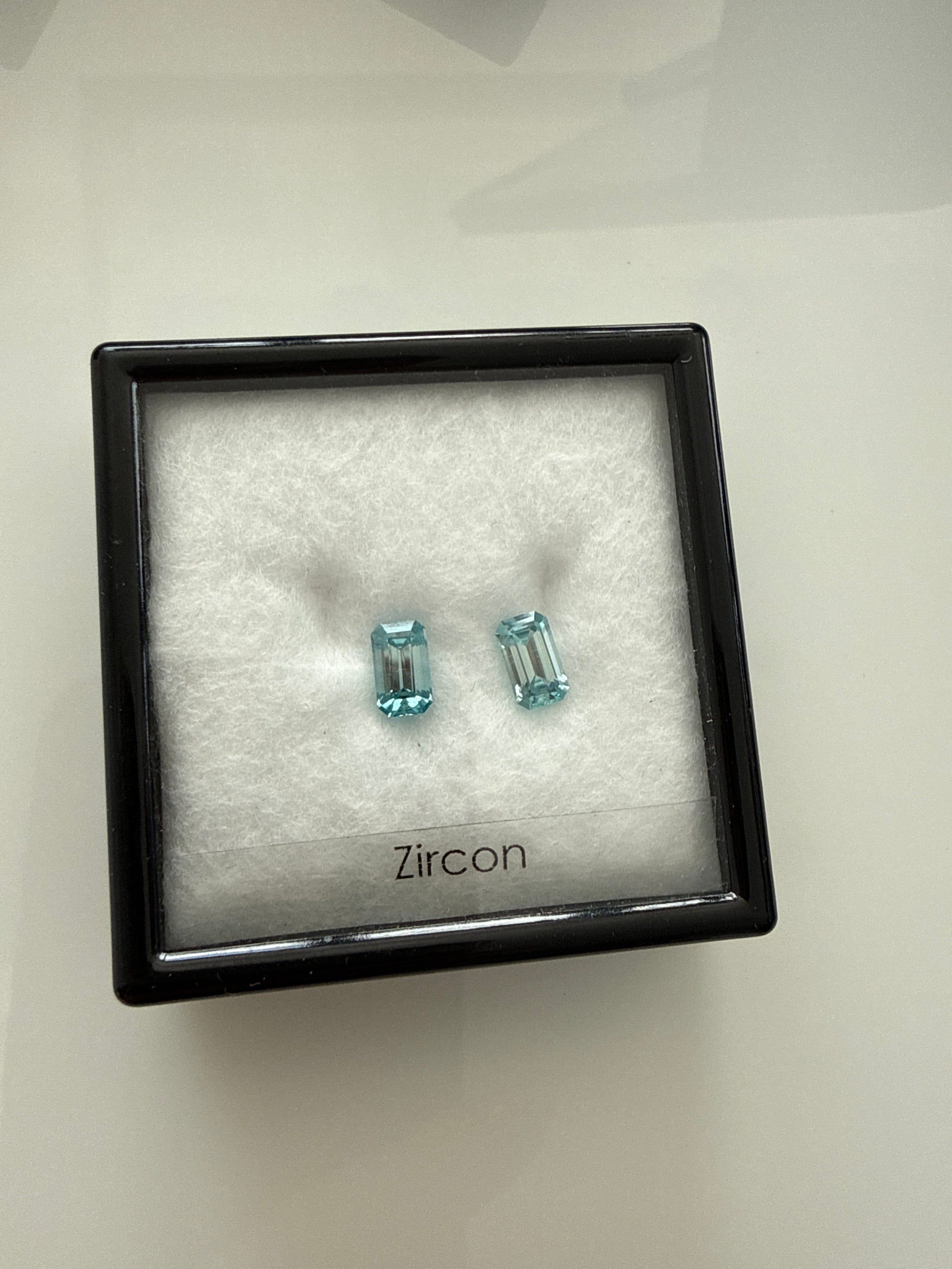 Luxury Promise G00088 Zircon 2.52ct Emerald Pair DXBCD0777