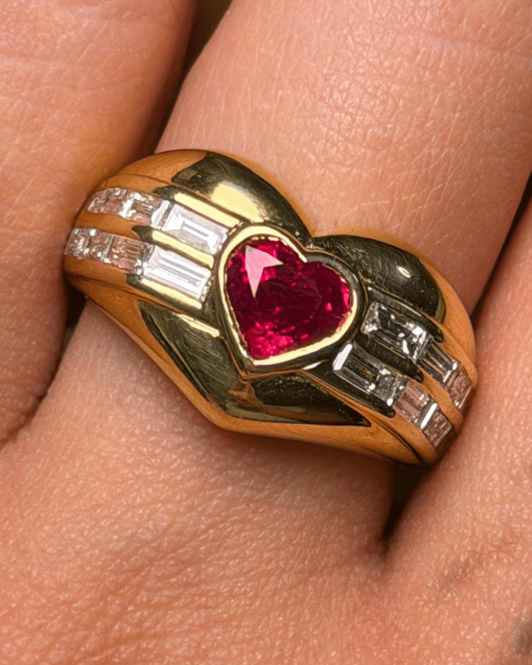 Luxury Promise Heart Ruby Ring with Diamonds in 18K / 11.3g, R1.089ct, D1.2ct 60844 JJC0155