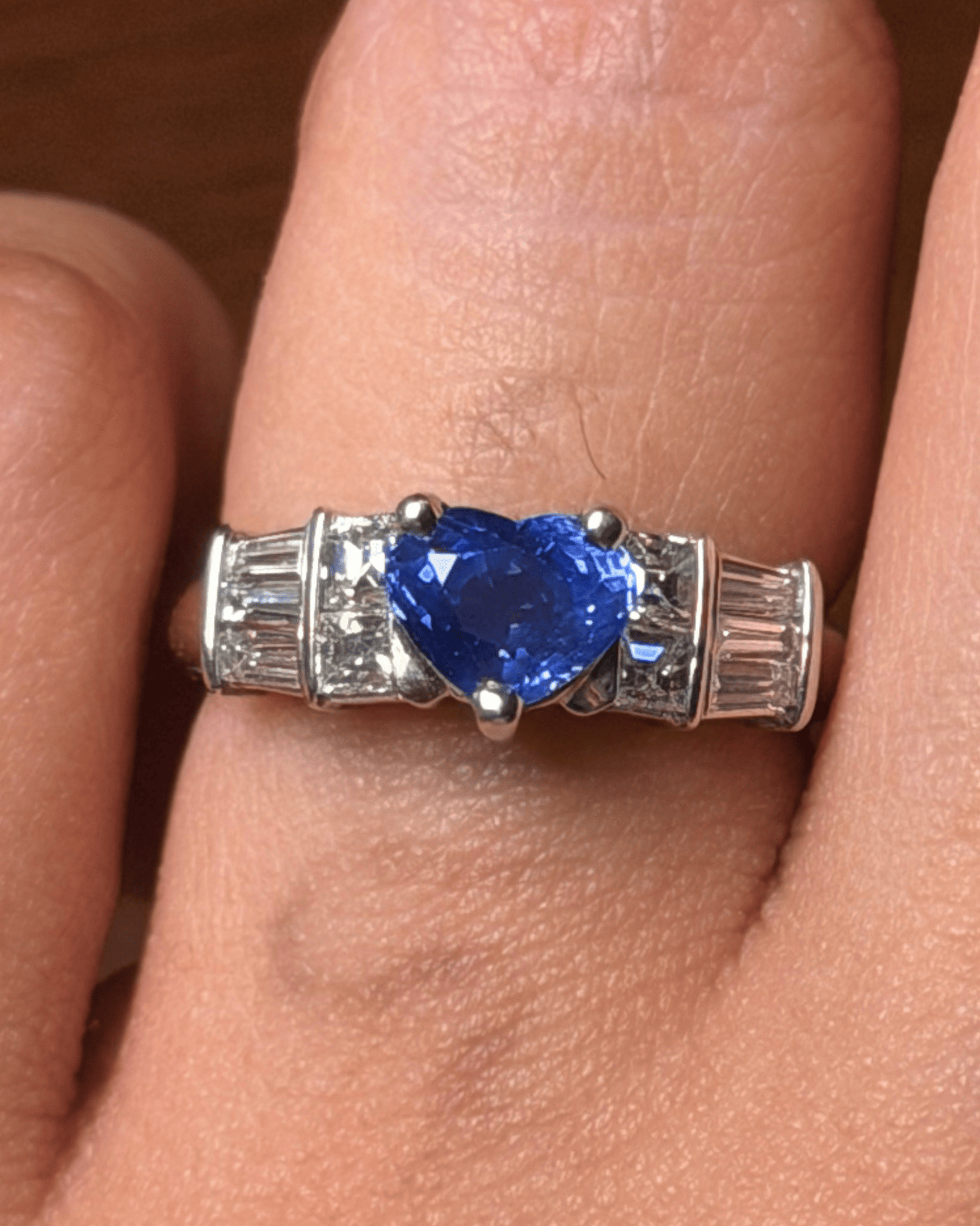 Luxury Promise Heart Sapphire Ring with Diamonds in PT900 / 4.92g, S1.23ct, D0.58ct 2288 JJC0153