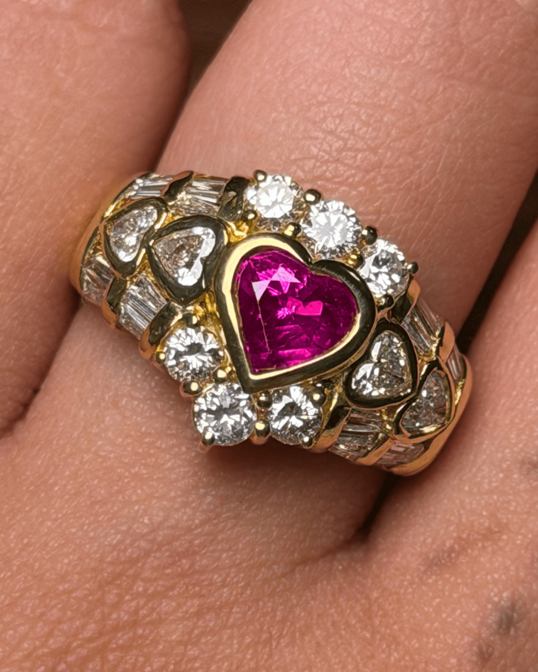 Luxury Promise HeartShaped Burma Ruby Ring with MixedCut Diamond Clusters in 18K / 10.6g, GIA R1.47ct, D1.66ct 2311 JJC0148