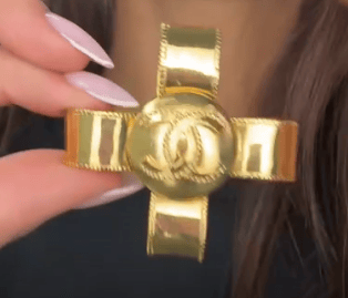 Luxury Promise IB26010001 Chanel Cross CC Broo ib26010001