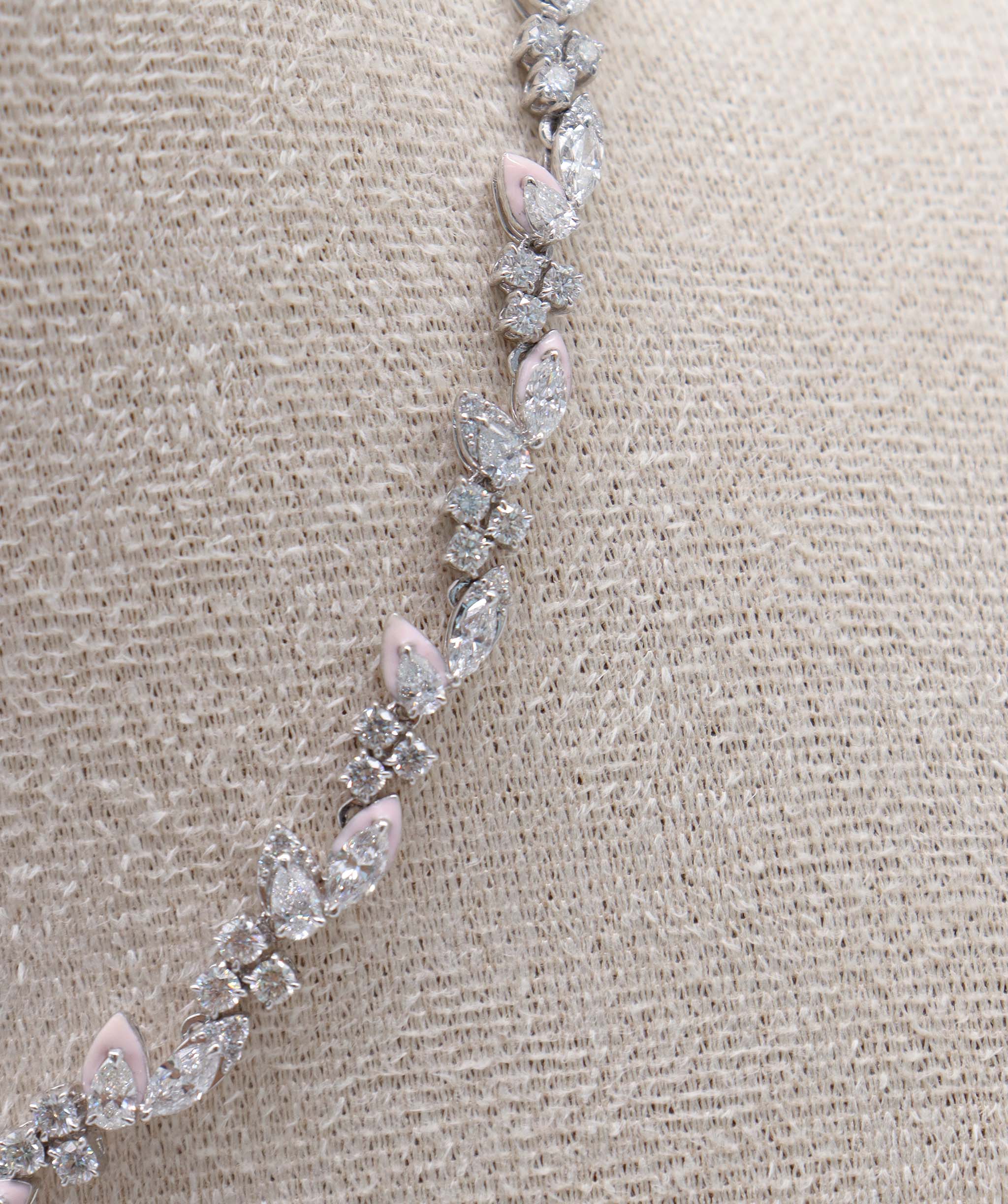 Luxury Promise KAMYEN 5.31CT MQ,PEAR AND ROUND DIAMOND CHOKER Pendant P-F02G