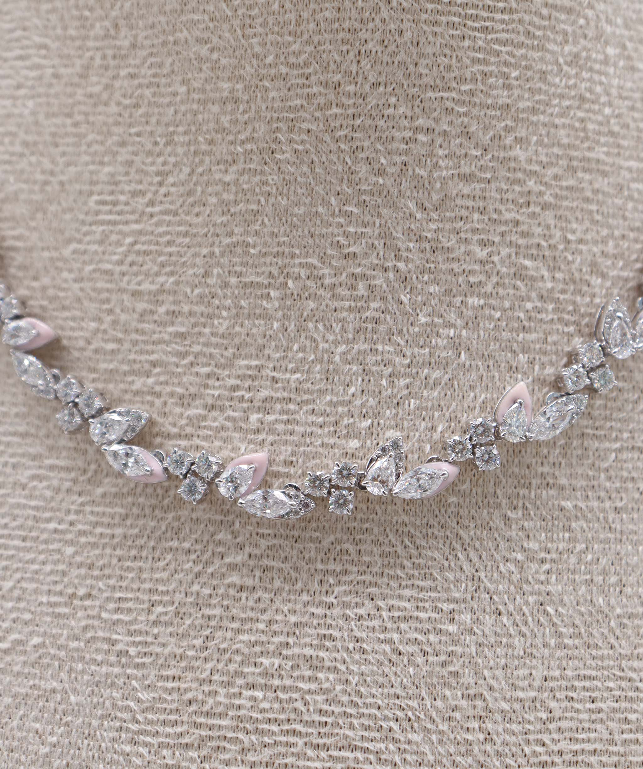 Luxury Promise KAMYEN 5.31CT MQ,PEAR AND ROUND DIAMOND CHOKER Pendant P-F02G