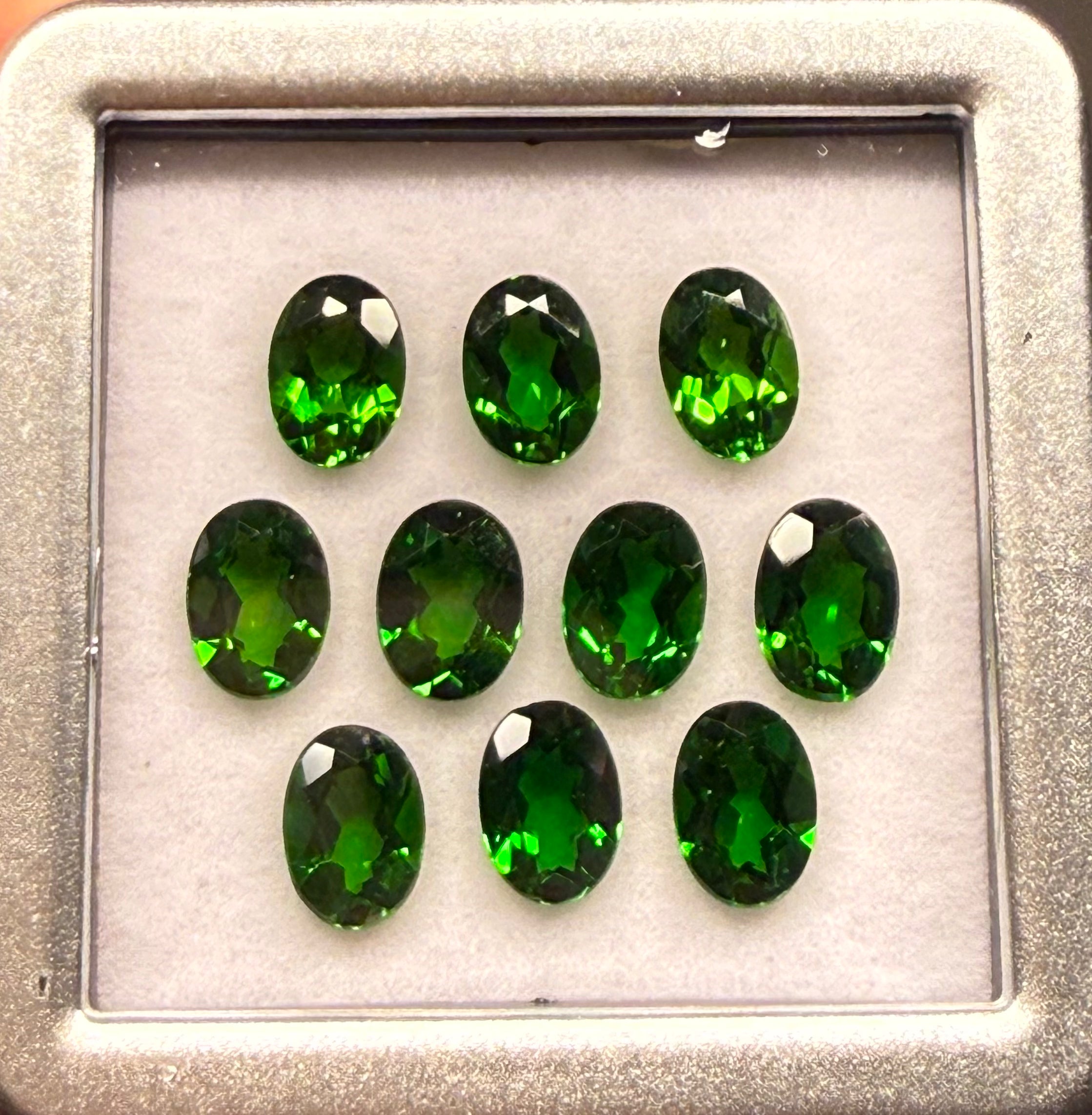 Luxury Promise ndividual stones Chrome Diopside DXBCS0375