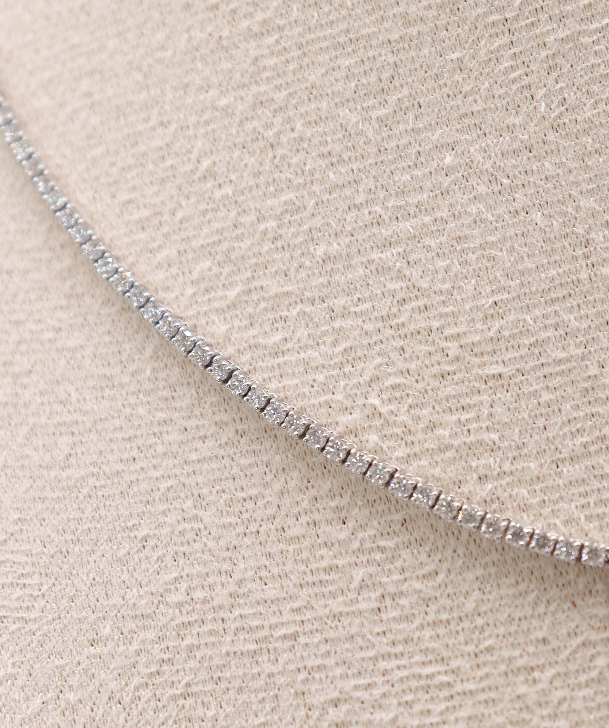 Luxury Promise Necklace Pendant Gold: 11.225 / Diamond: 2.980 P-B94K ASC6649