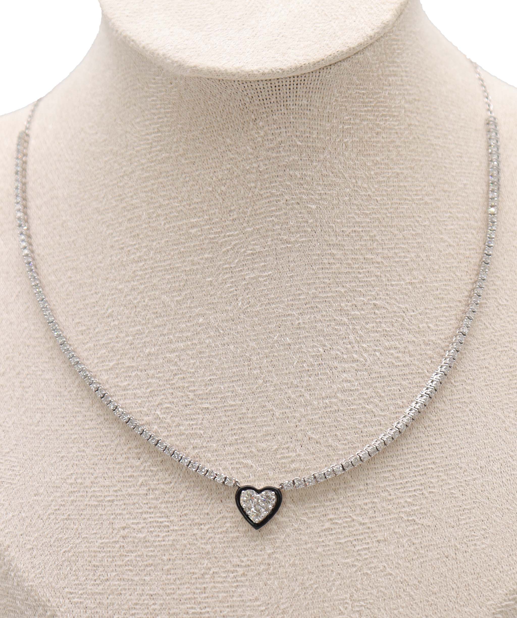 Luxury Promise Necklace Pendant Gold: 11.225 / Diamond: 2.980 P-B94K ASC6649