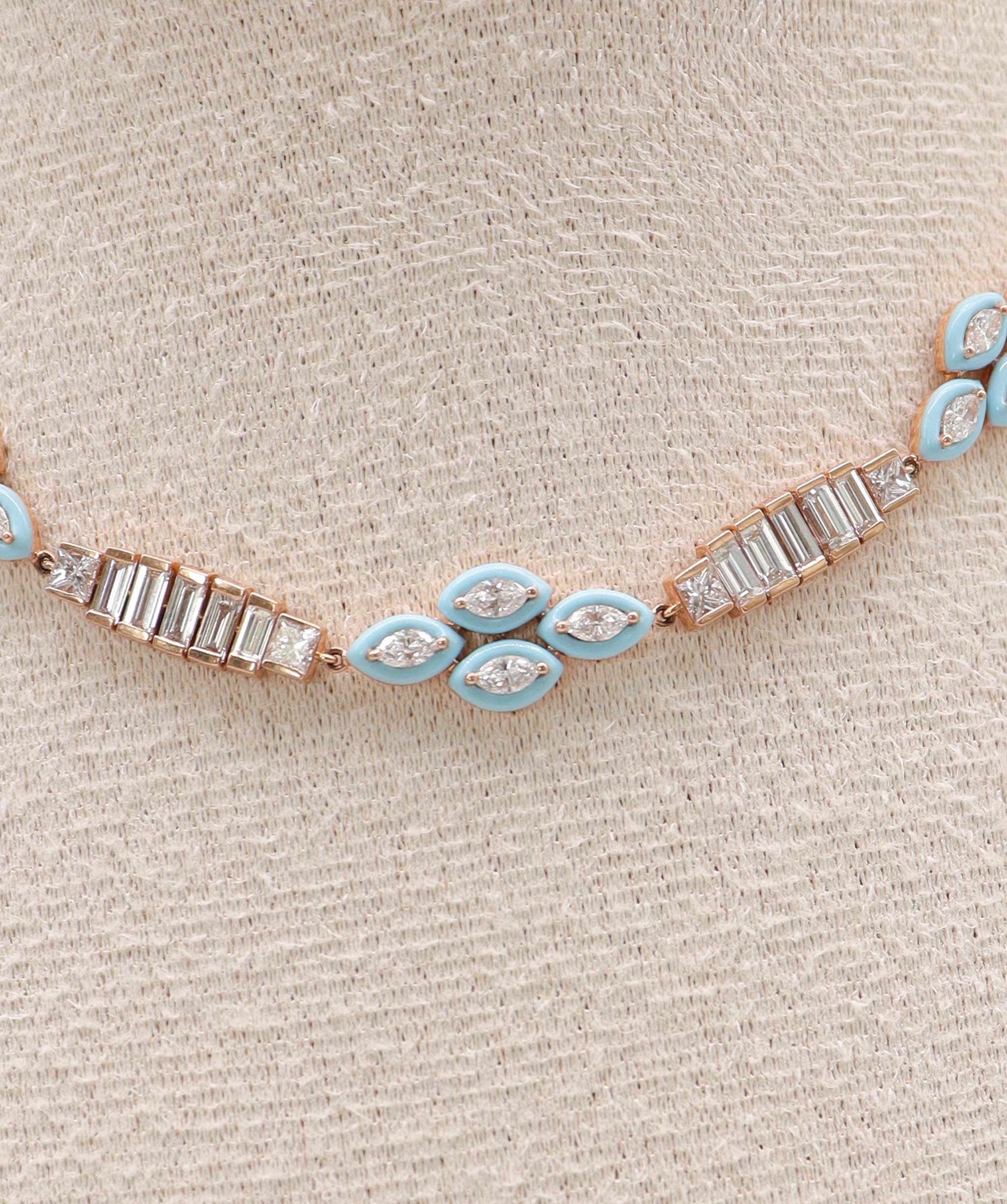 Luxury Promise Necklace Pendant Twilight Blue Gold: 17.170 / Diamond: 4.900 P-C89K ASC6652