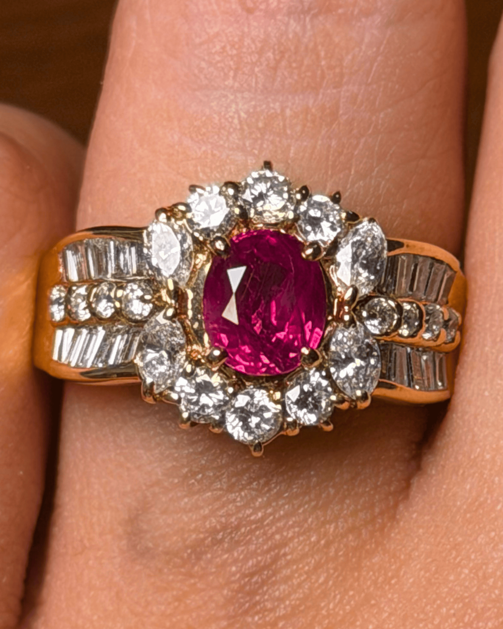 Luxury Promise Oval Ruby Ring with Diamond Halo in 18K / 7.4g, R1.13ct, D1.34ct 70SZ5 JJC0136